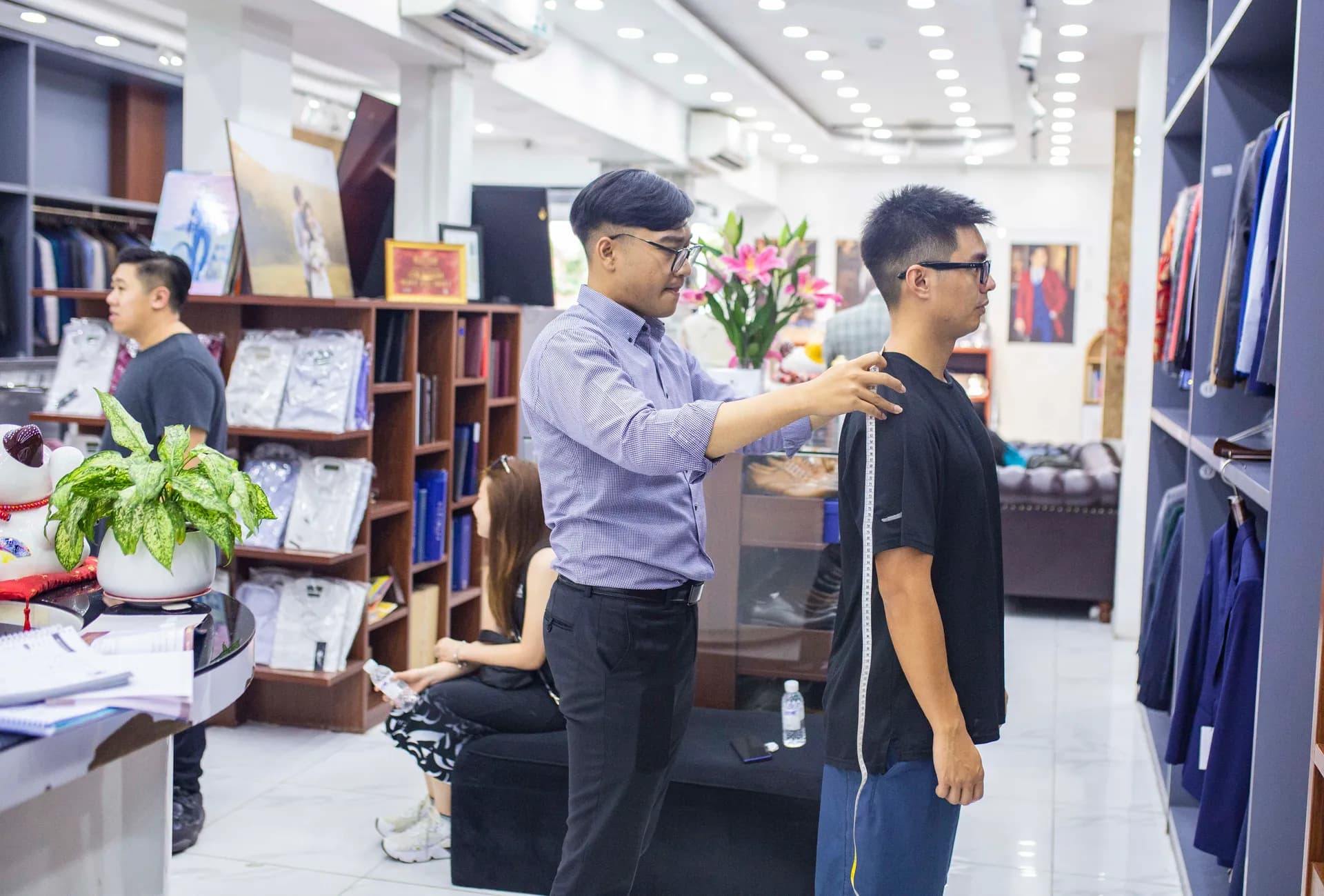 Phóng sự tại showroom — Mon Amie
