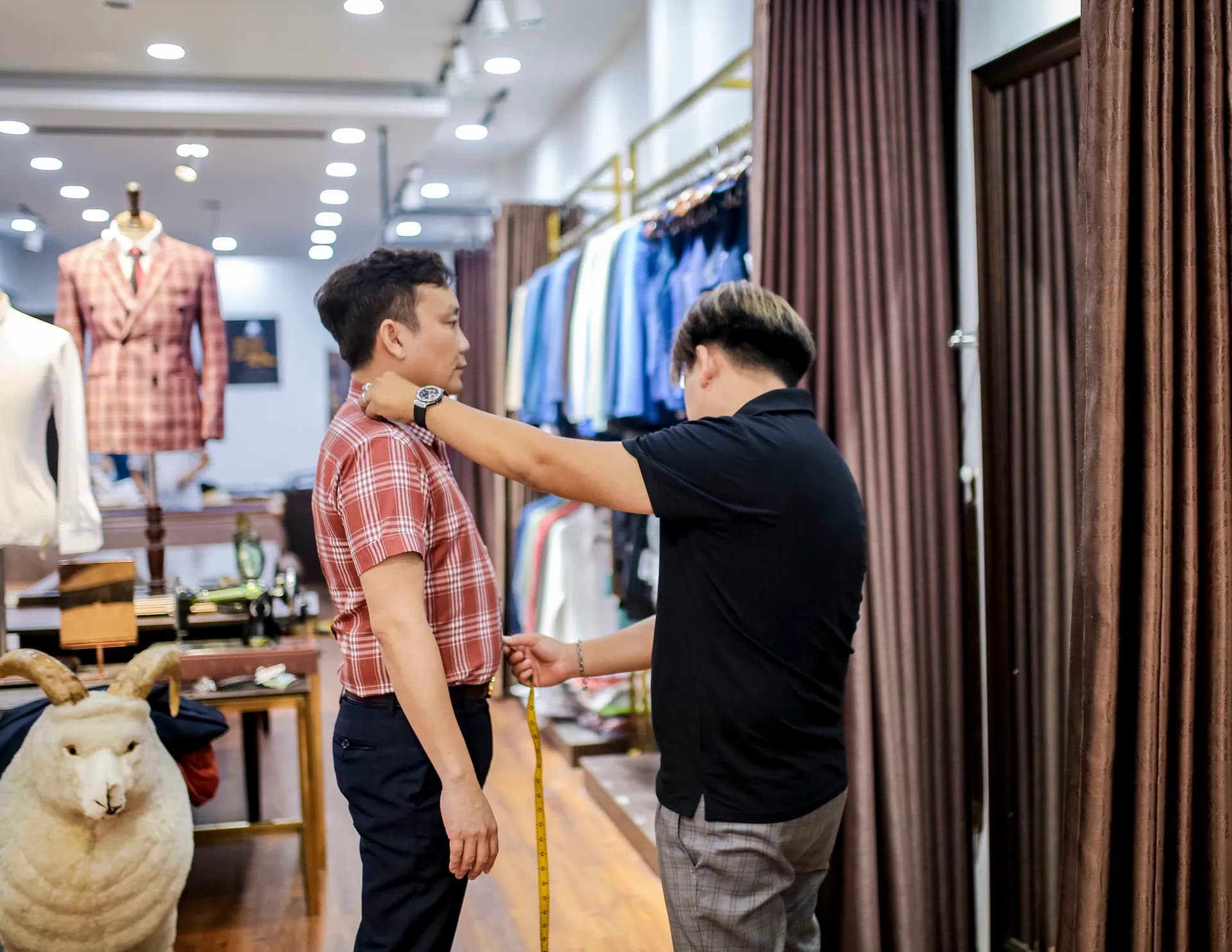 Phóng sự tại showroom — Mon Amie