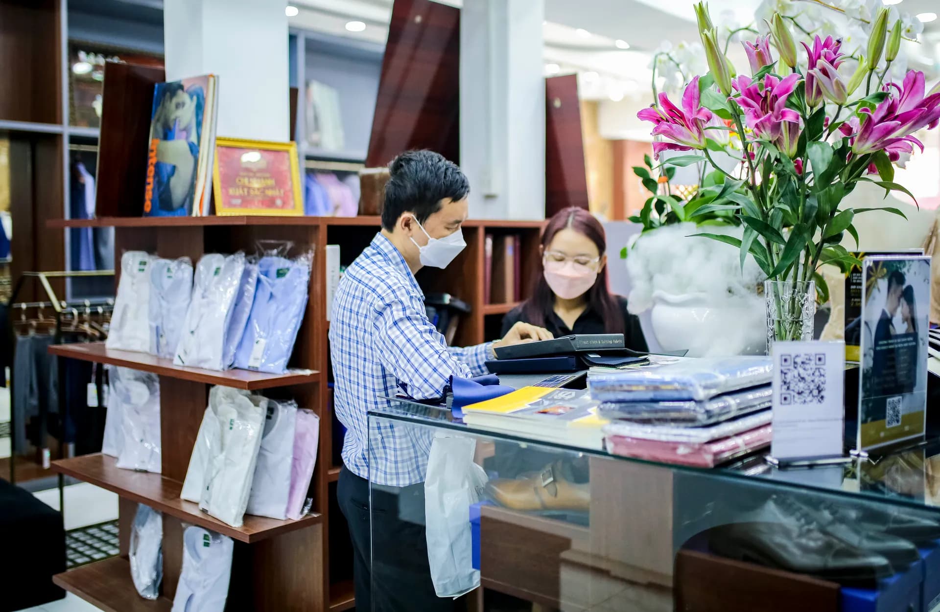 Phóng sự tại showroom — Mon Amie
