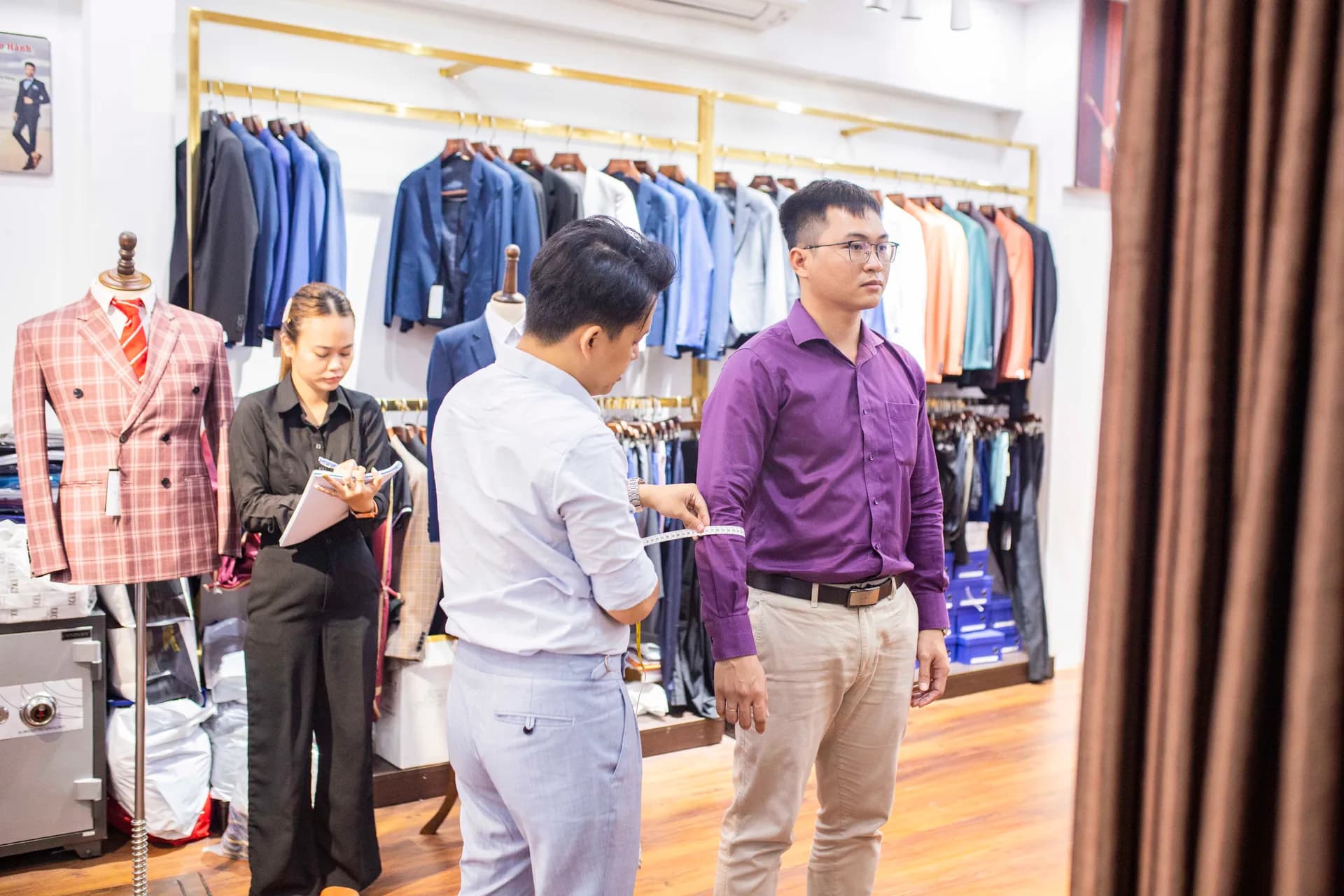 Phóng sự tại showroom — Mon Amie