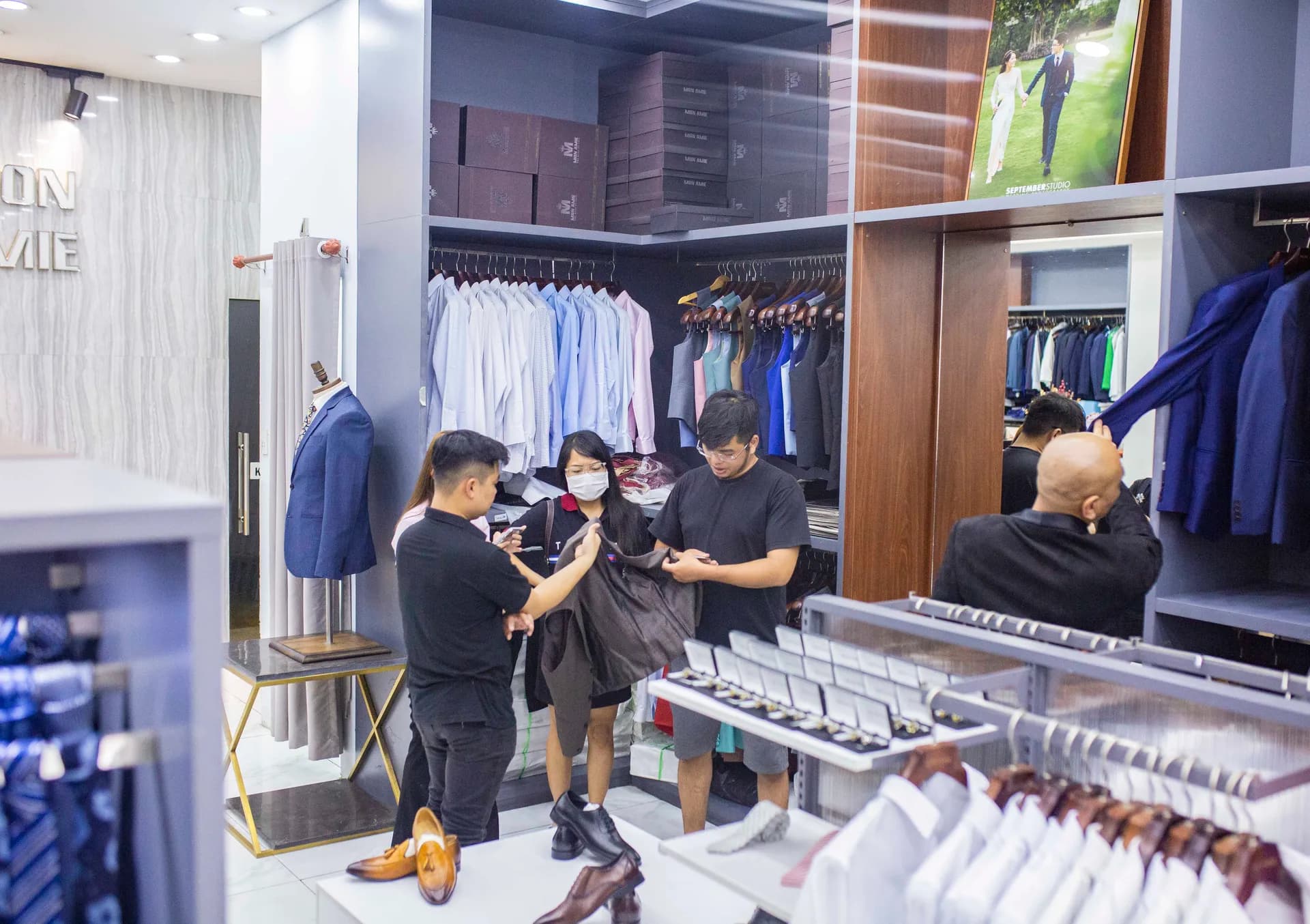 Phóng sự tại showroom — Mon Amie