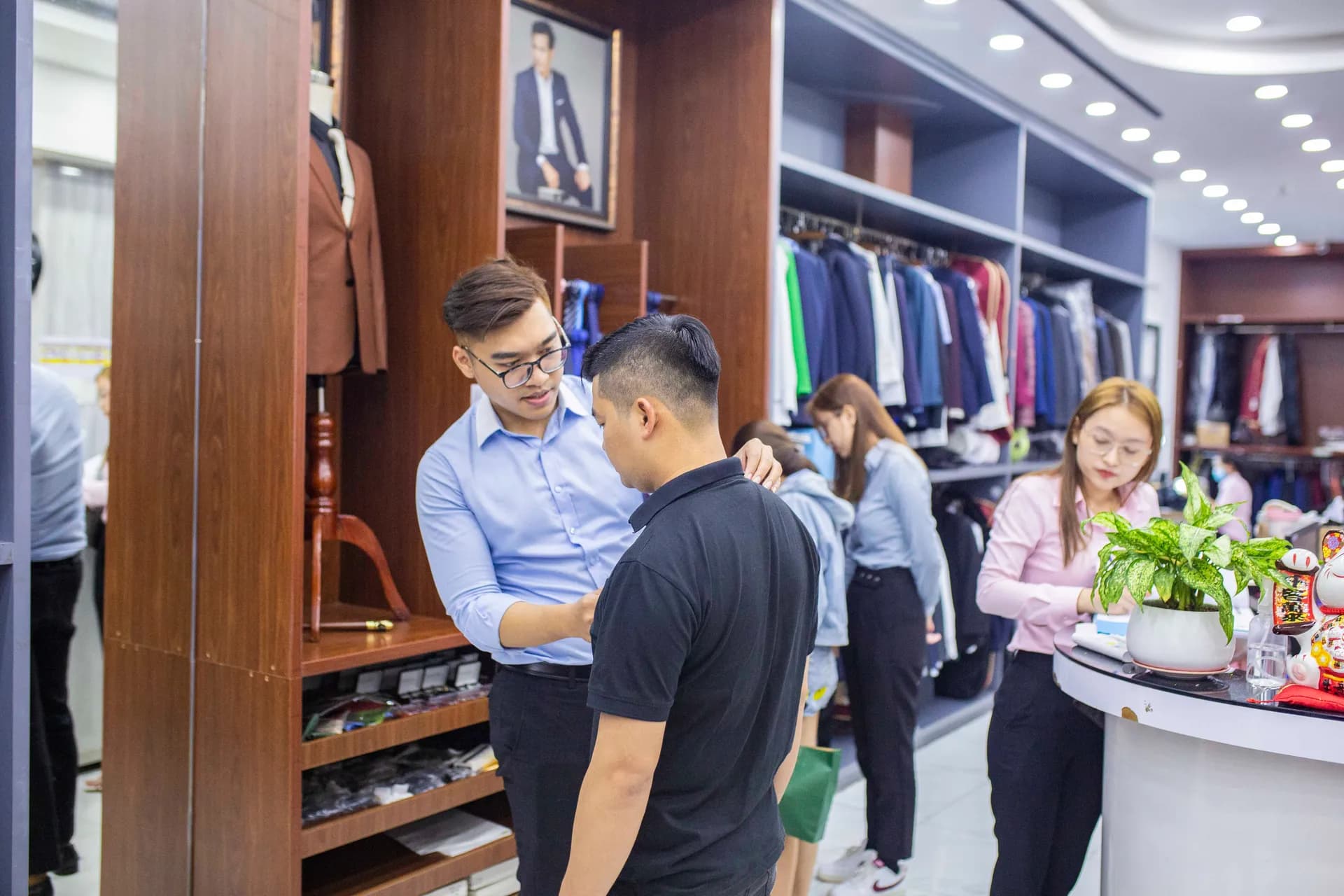 Phóng sự tại showroom — Mon Amie
