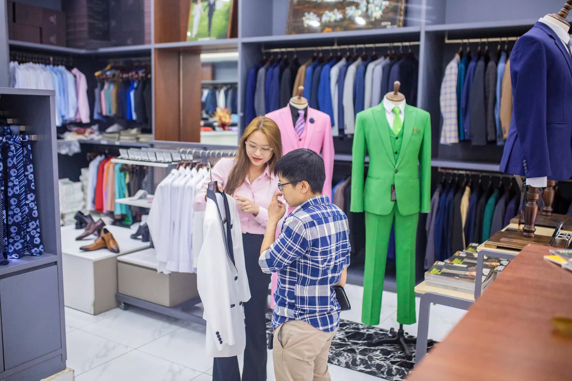 Phóng sự tại showroom — Mon Amie
