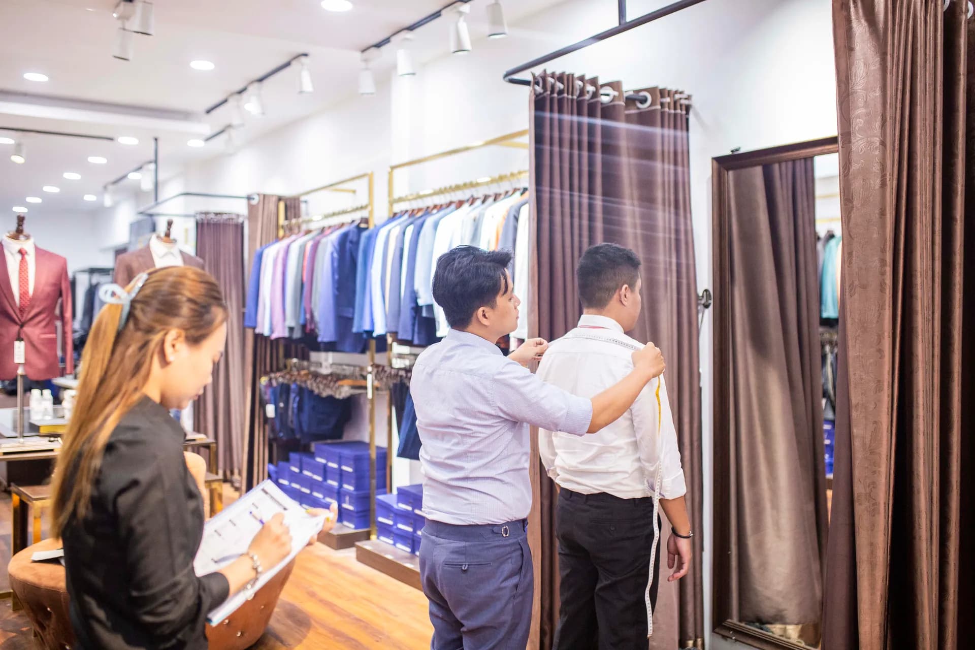 Phóng sự tại showroom — Mon Amie