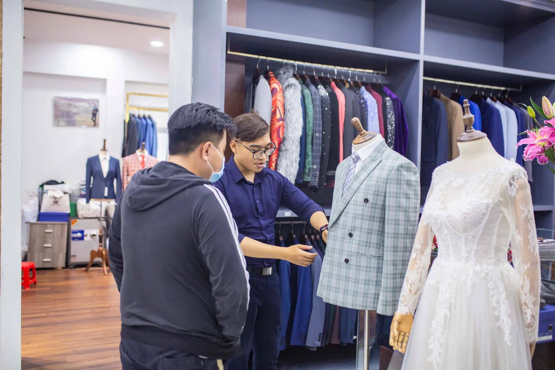 Phóng sự tại showroom — Mon Amie