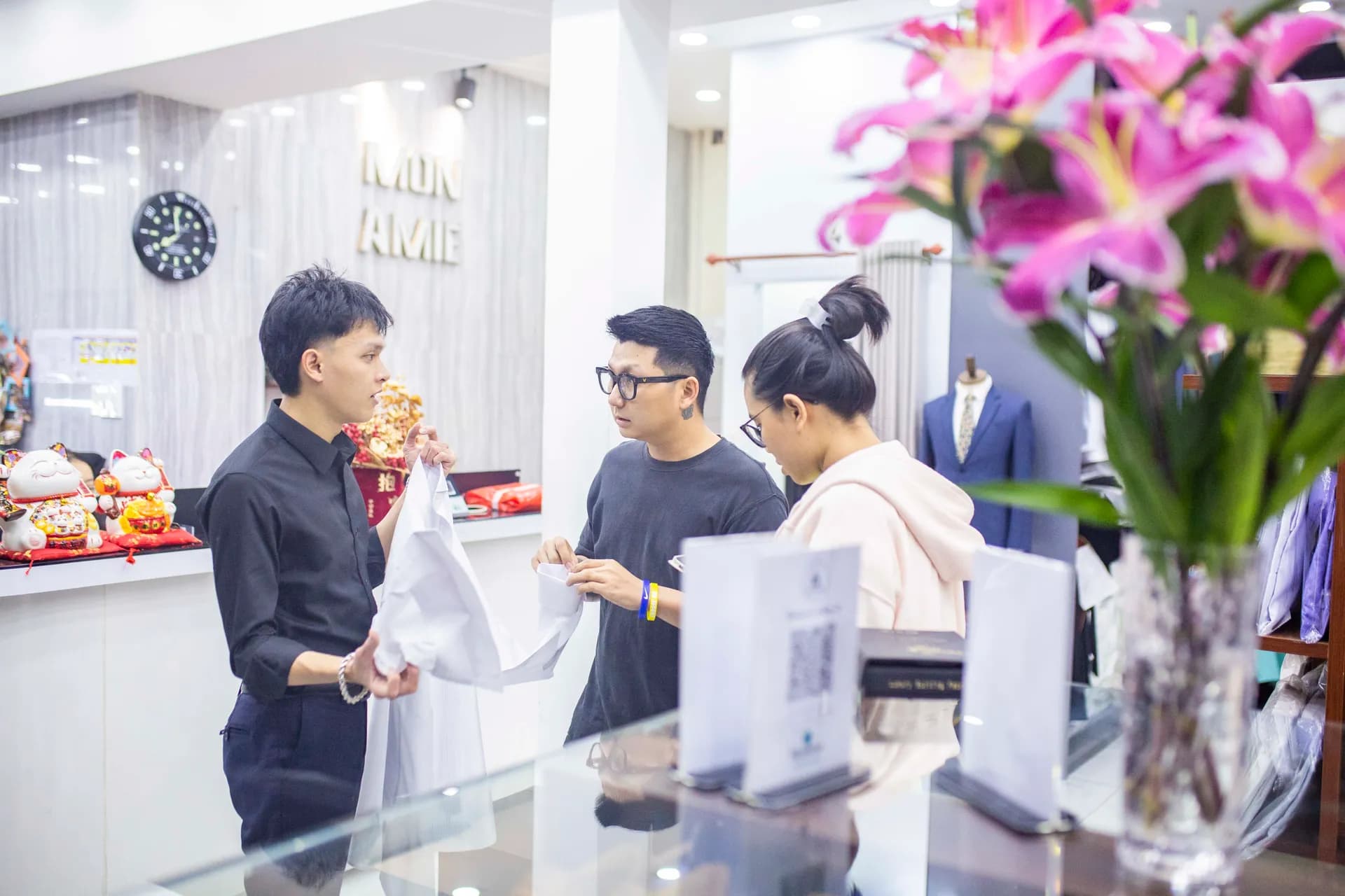 Phóng sự tại showroom — Mon Amie