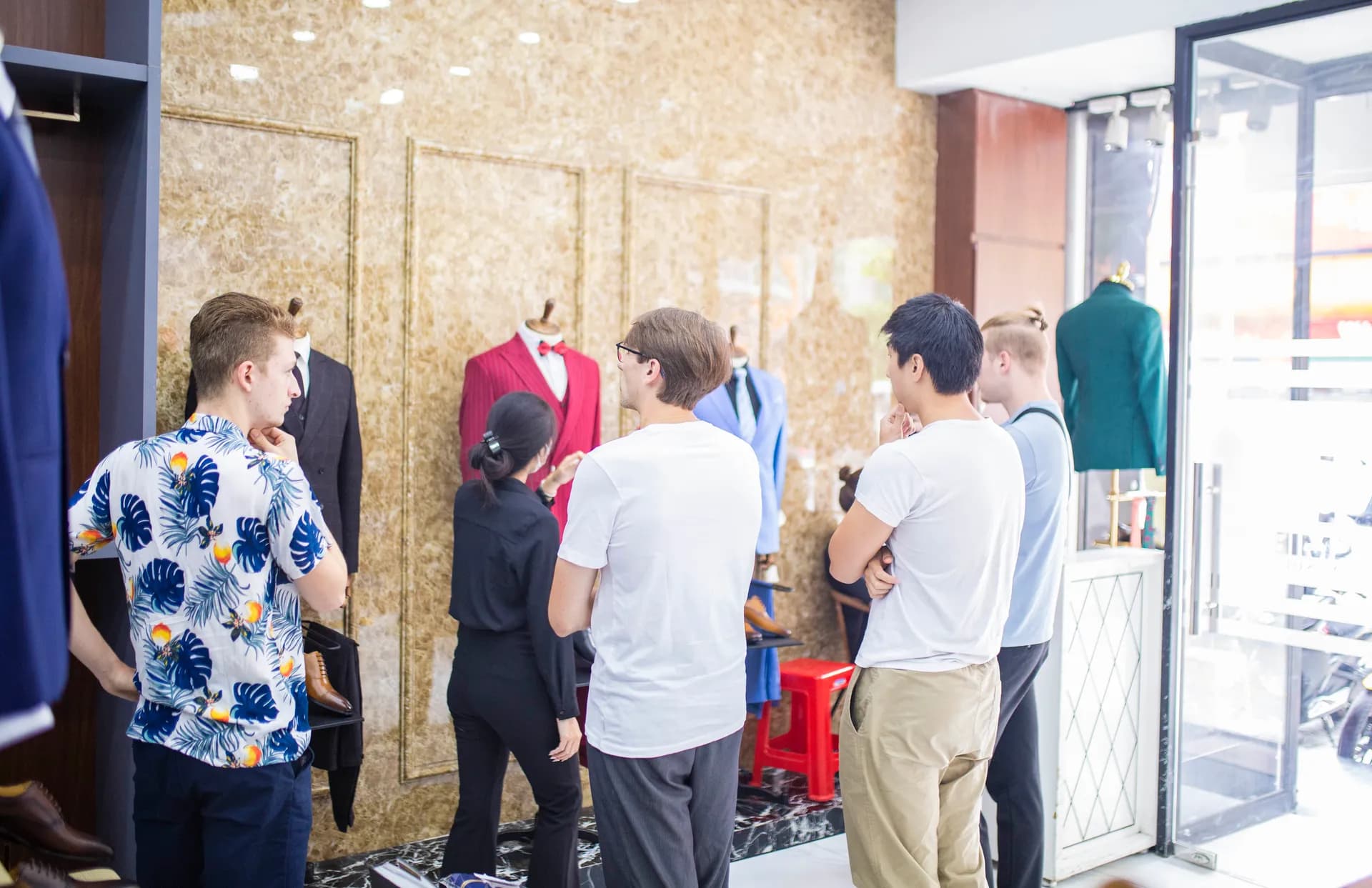 Phóng sự tại showroom — Mon Amie