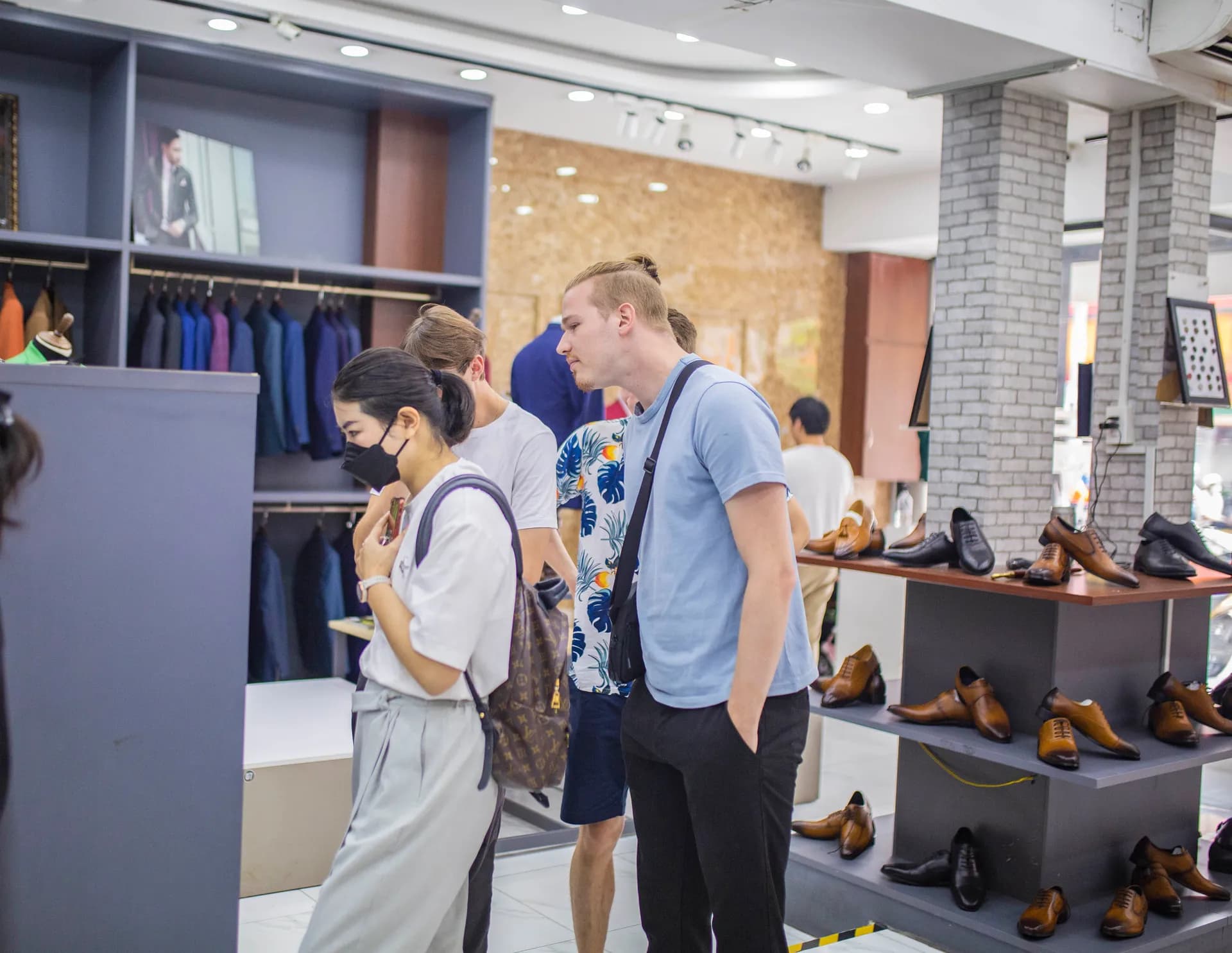 Phóng sự tại showroom — Mon Amie