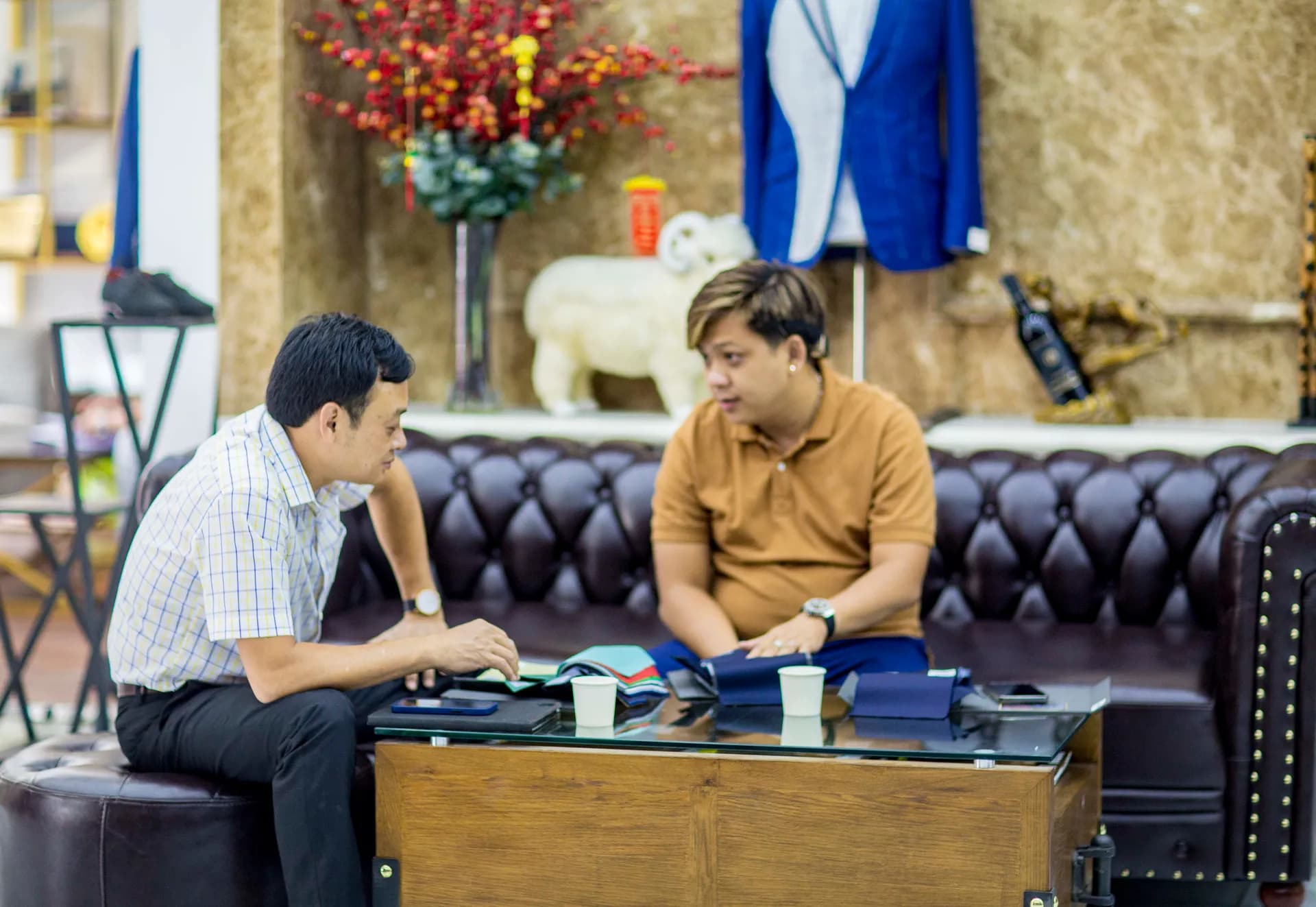 Phóng sự tại showroom — Mon Amie