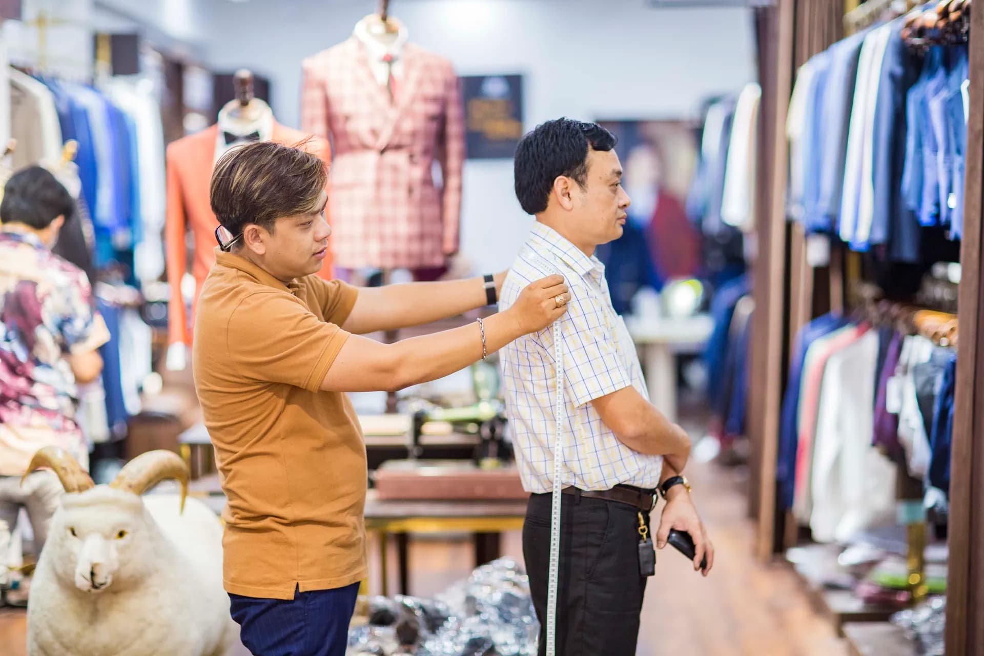 Phóng sự tại showroom — Mon Amie