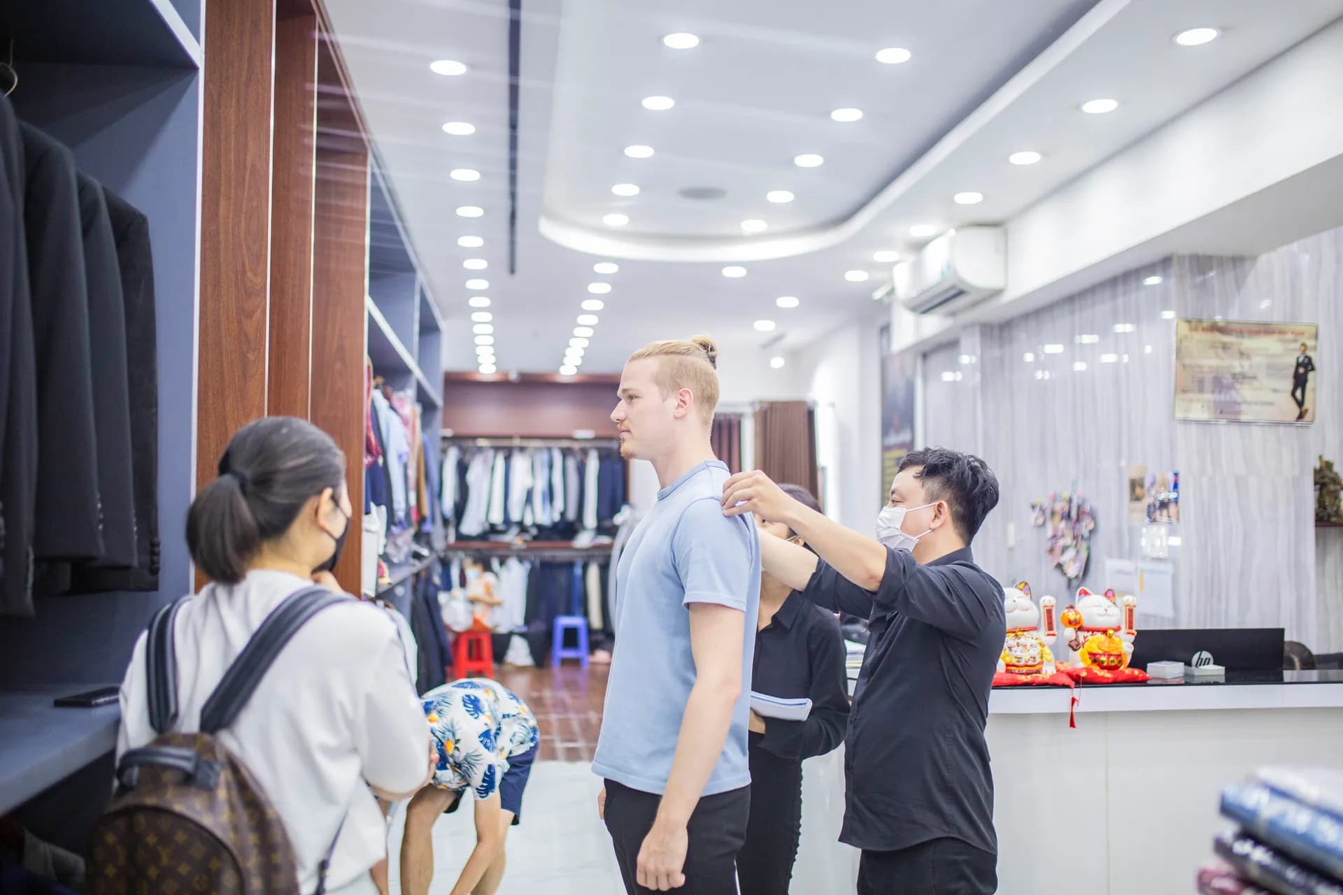Phóng sự tại showroom — Mon Amie
