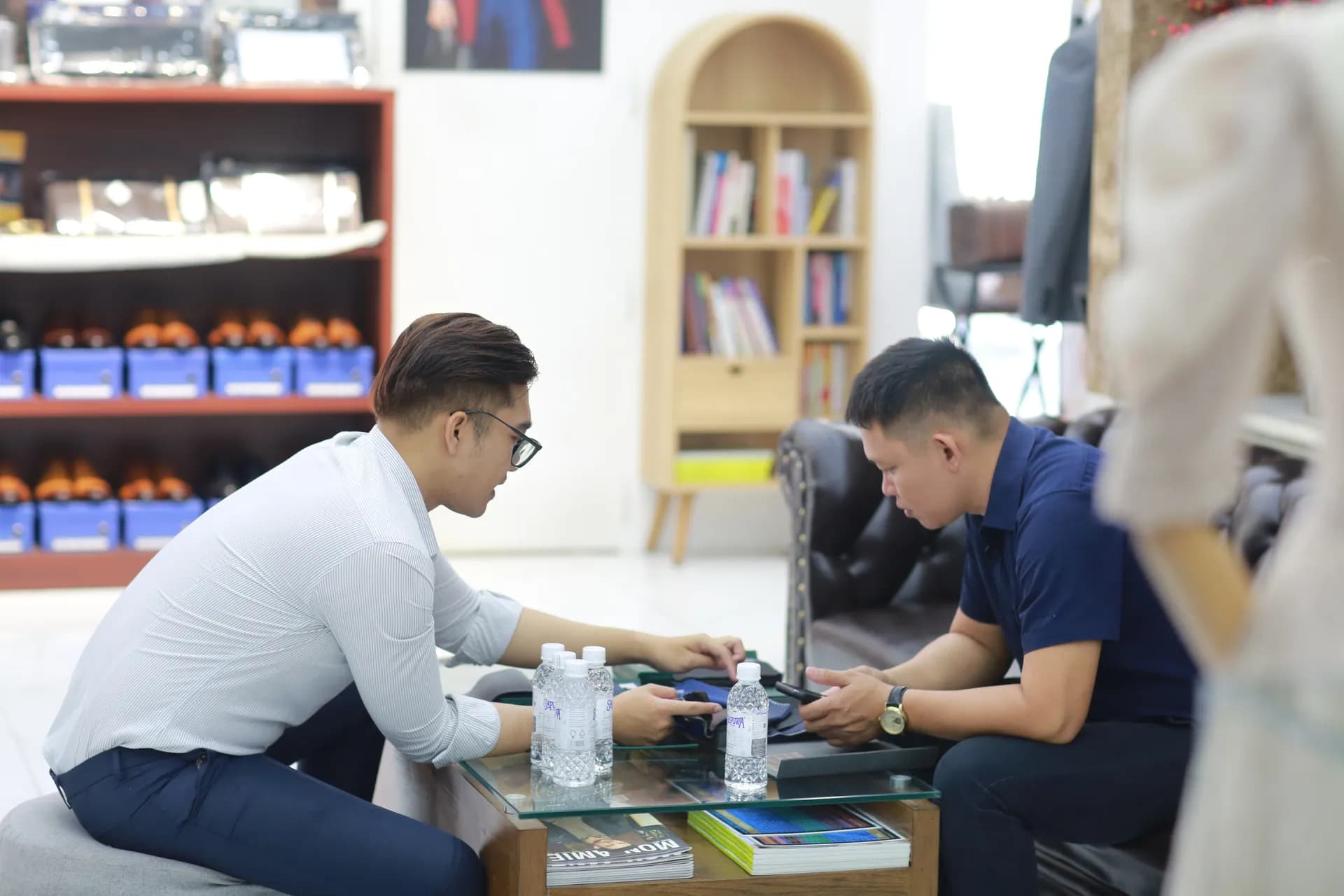 Phóng sự tại showroom — Mon Amie