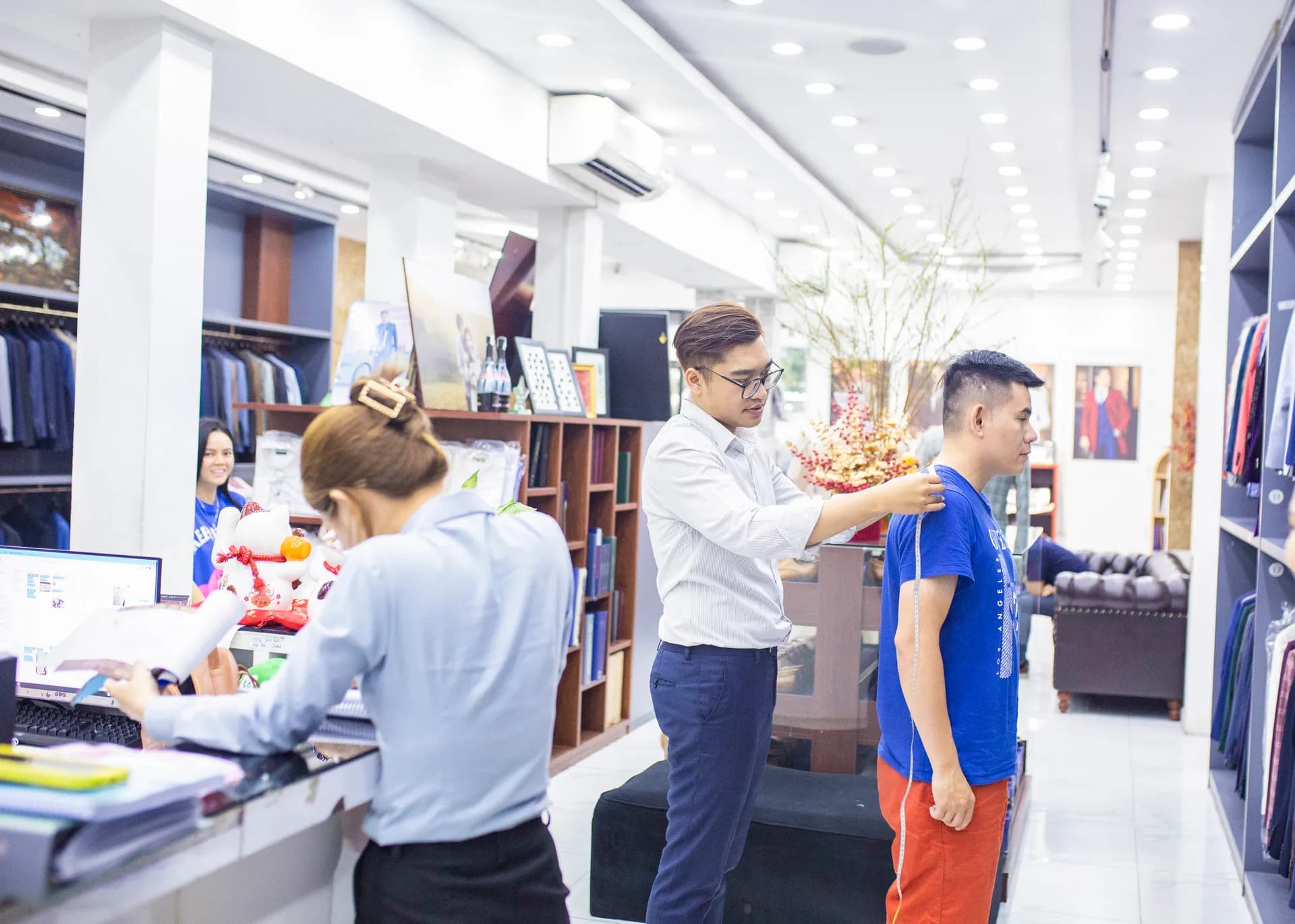 Phóng sự tại showroom — Mon Amie