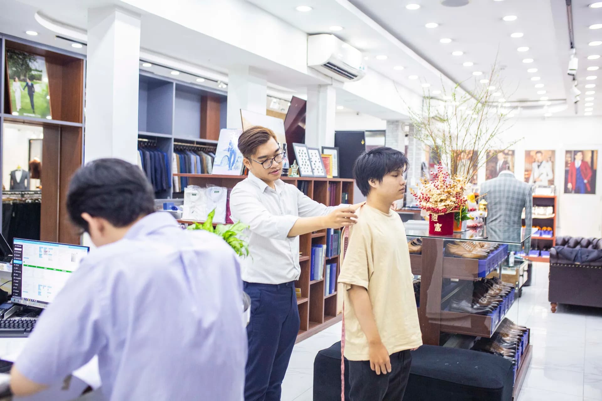 Phóng sự tại showroom — Mon Amie