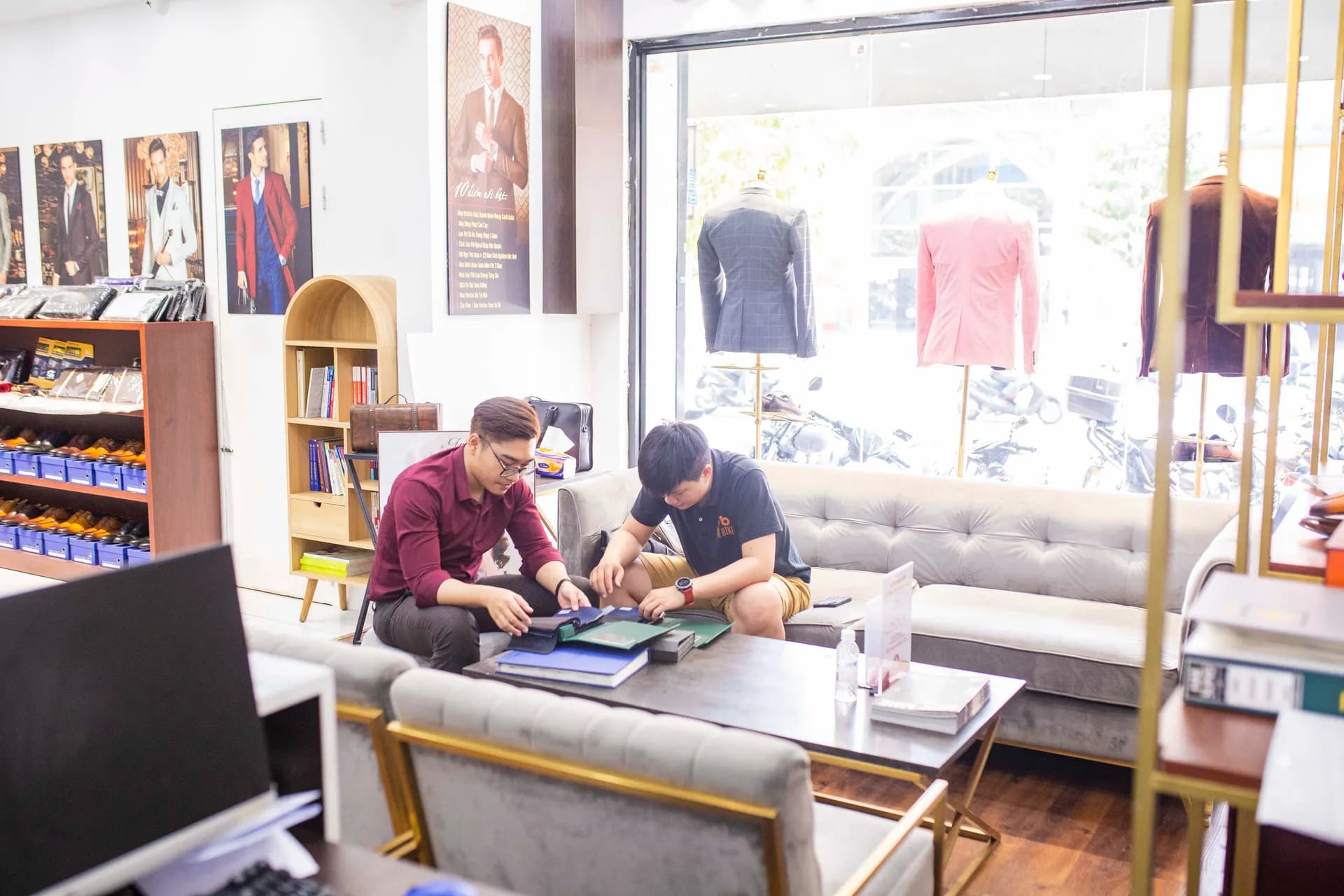 Phóng sự tại showroom — Mon Amie