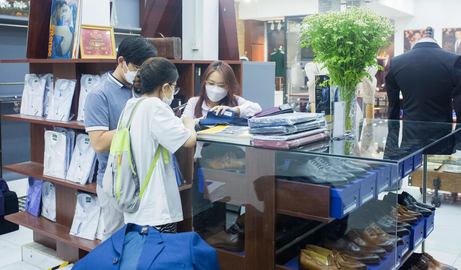Phóng sự tại showroom — Mon Amie
