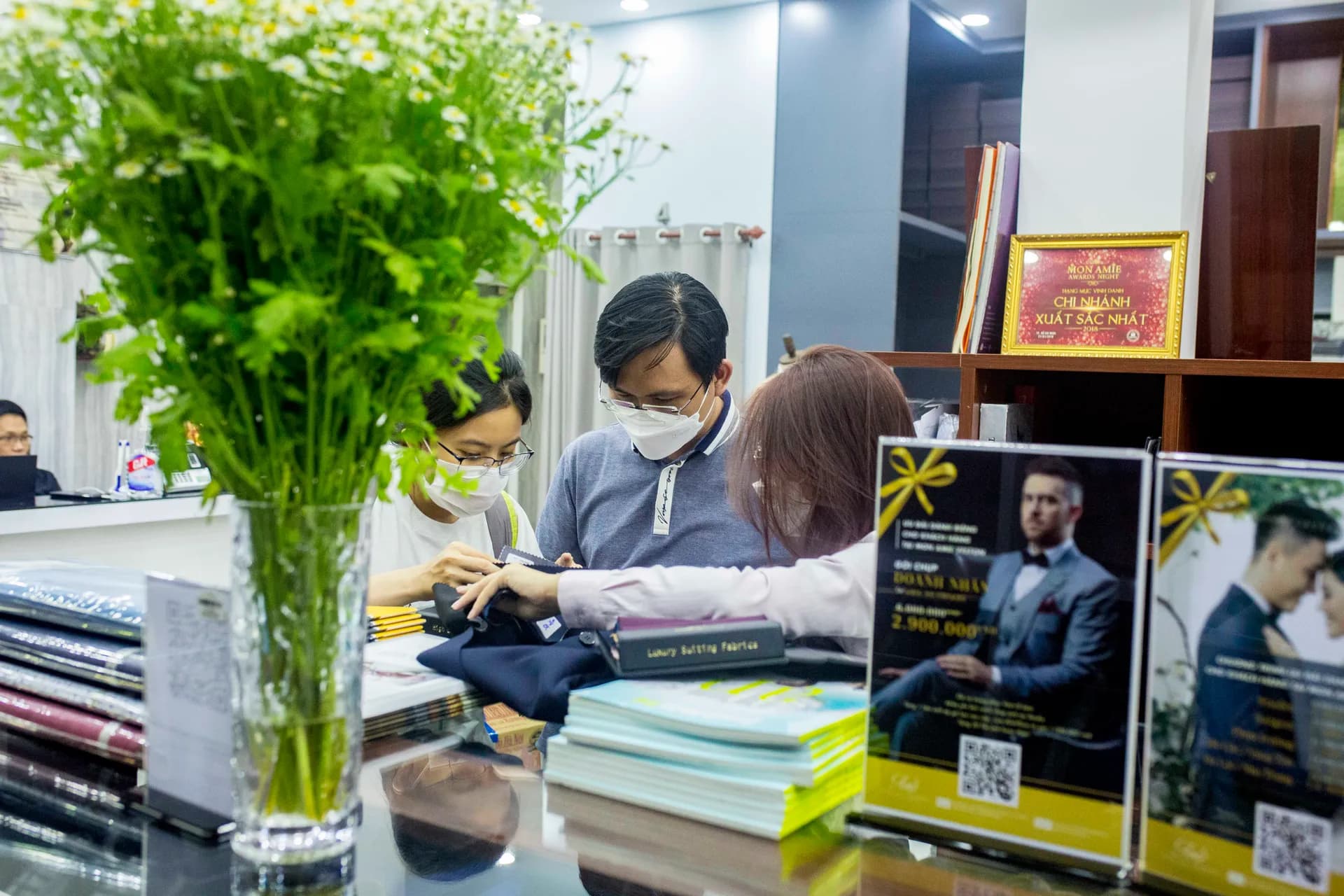 Phóng sự tại showroom — Mon Amie