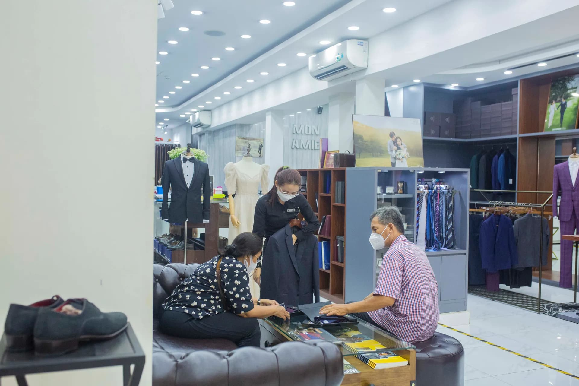 Phóng sự tại showroom — Mon Amie