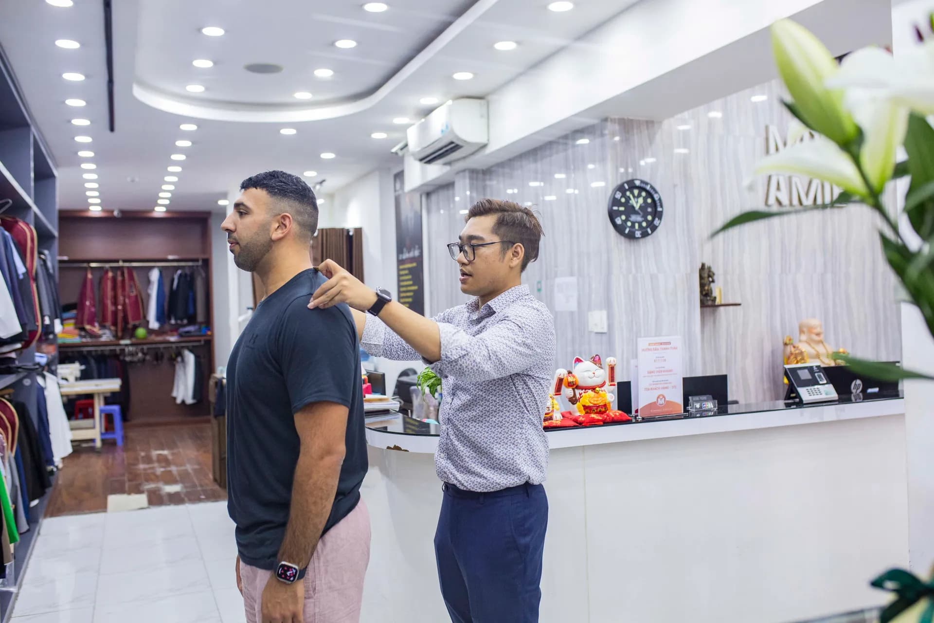 Phóng sự tại showroom — Mon Amie