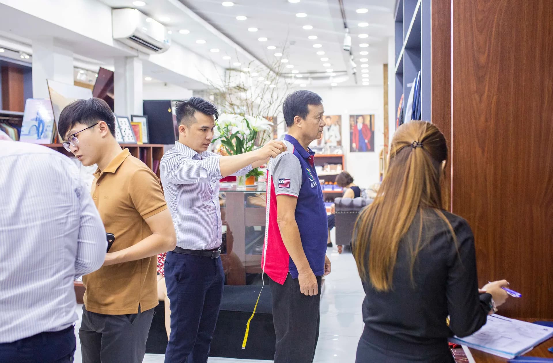 Phóng sự tại showroom — Mon Amie