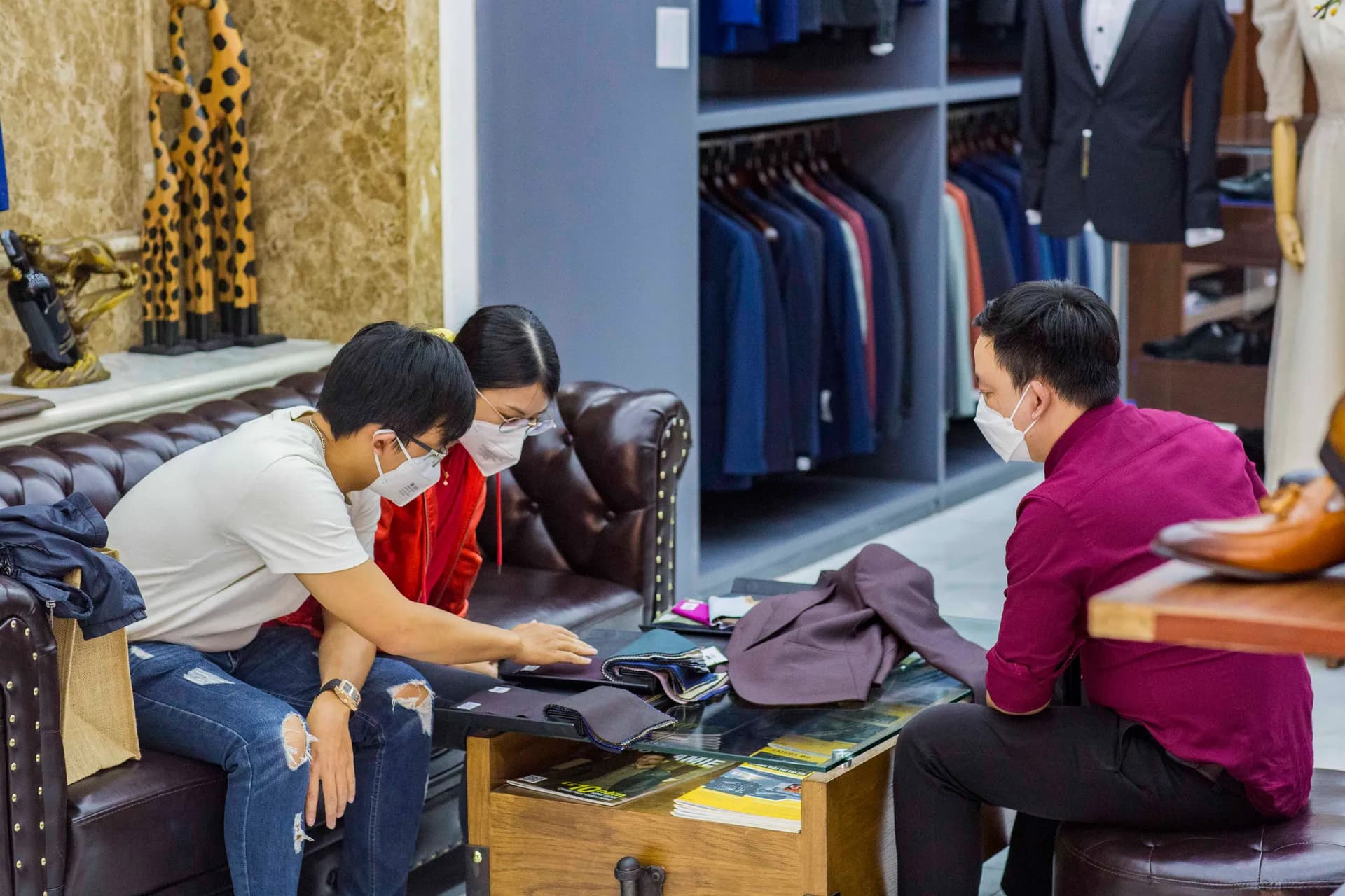 Phóng sự tại showroom — Mon Amie