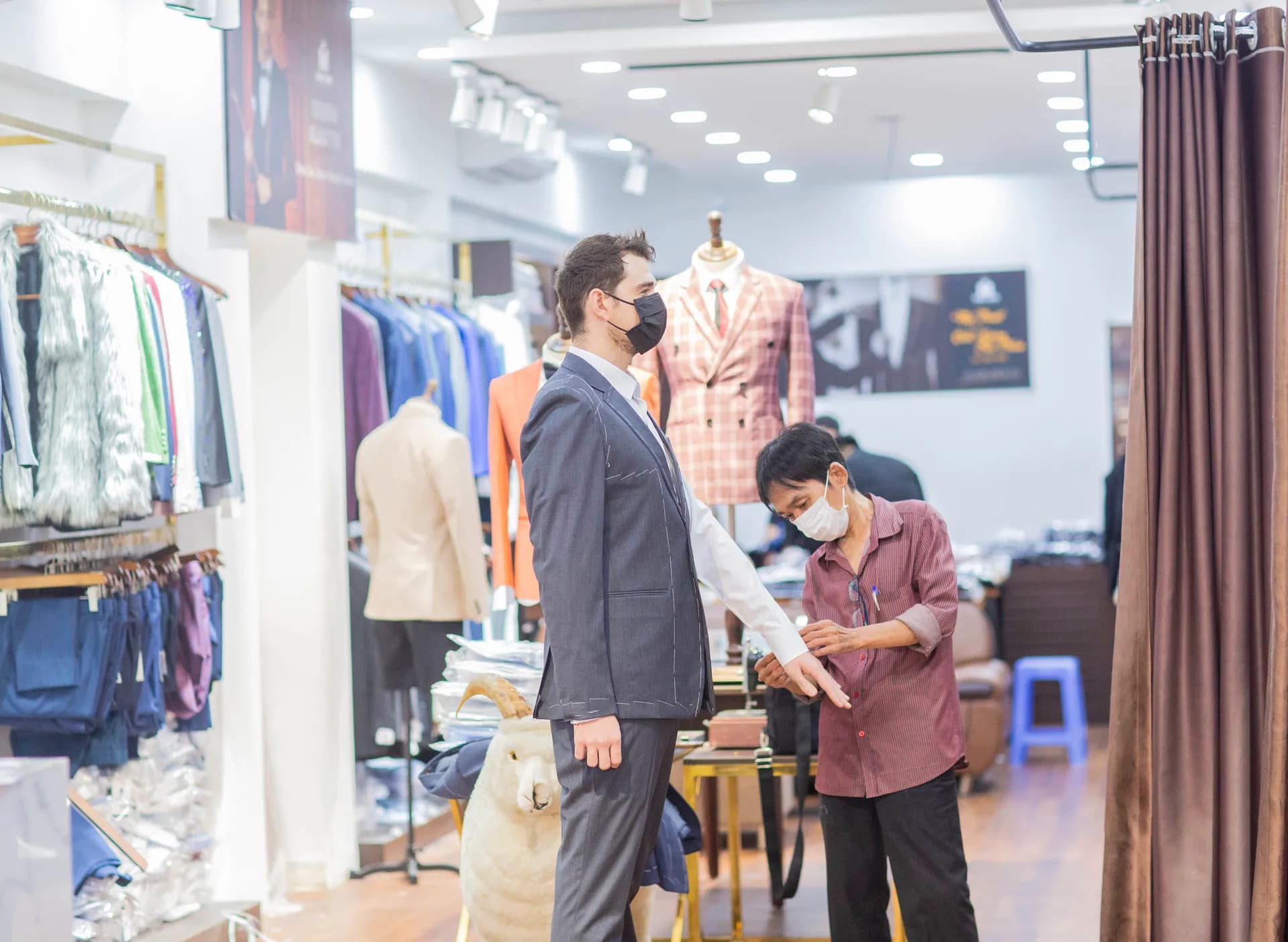 Phóng sự tại showroom — Mon Amie