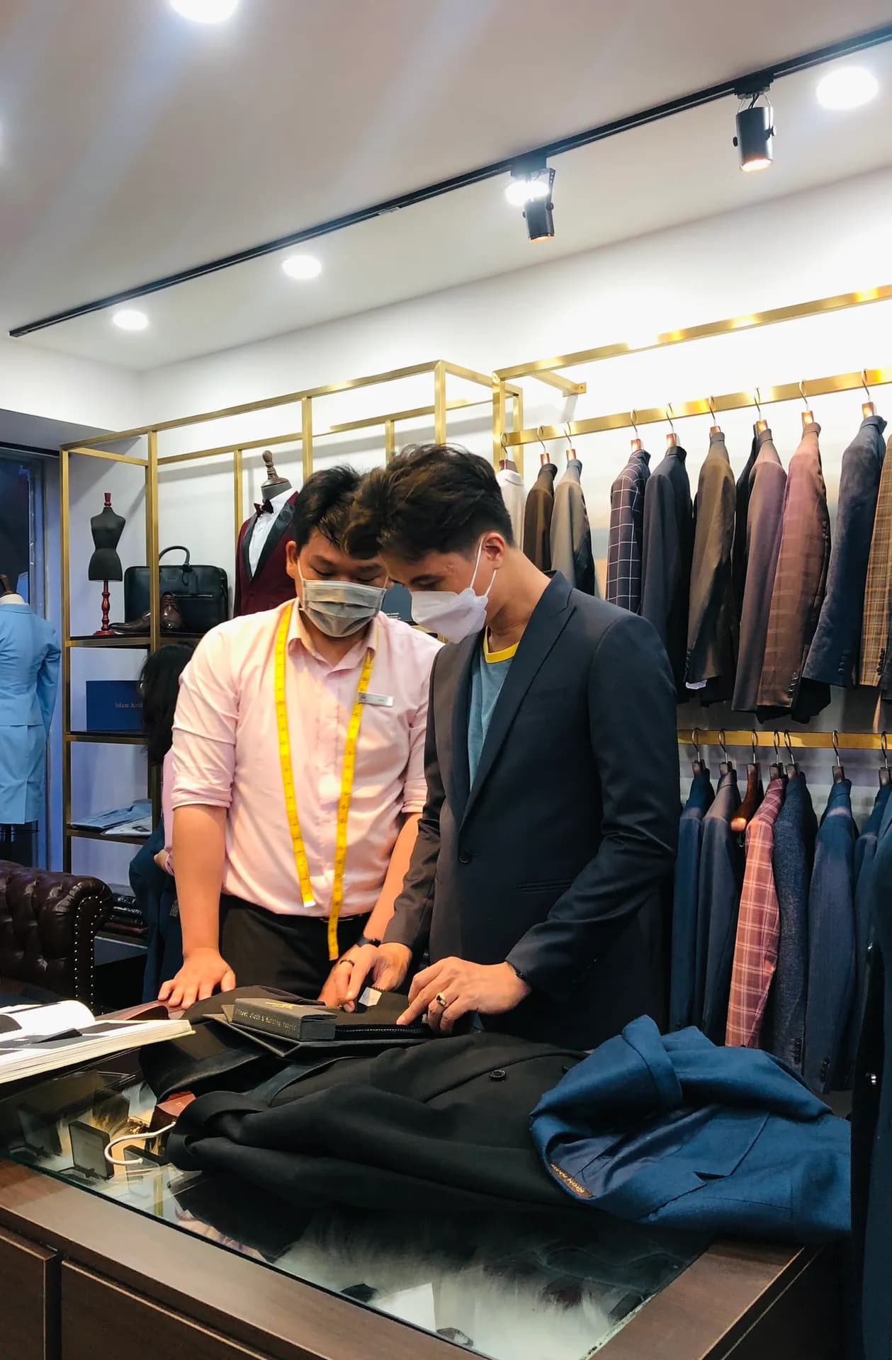 Phóng sự tại showroom — Mon Amie