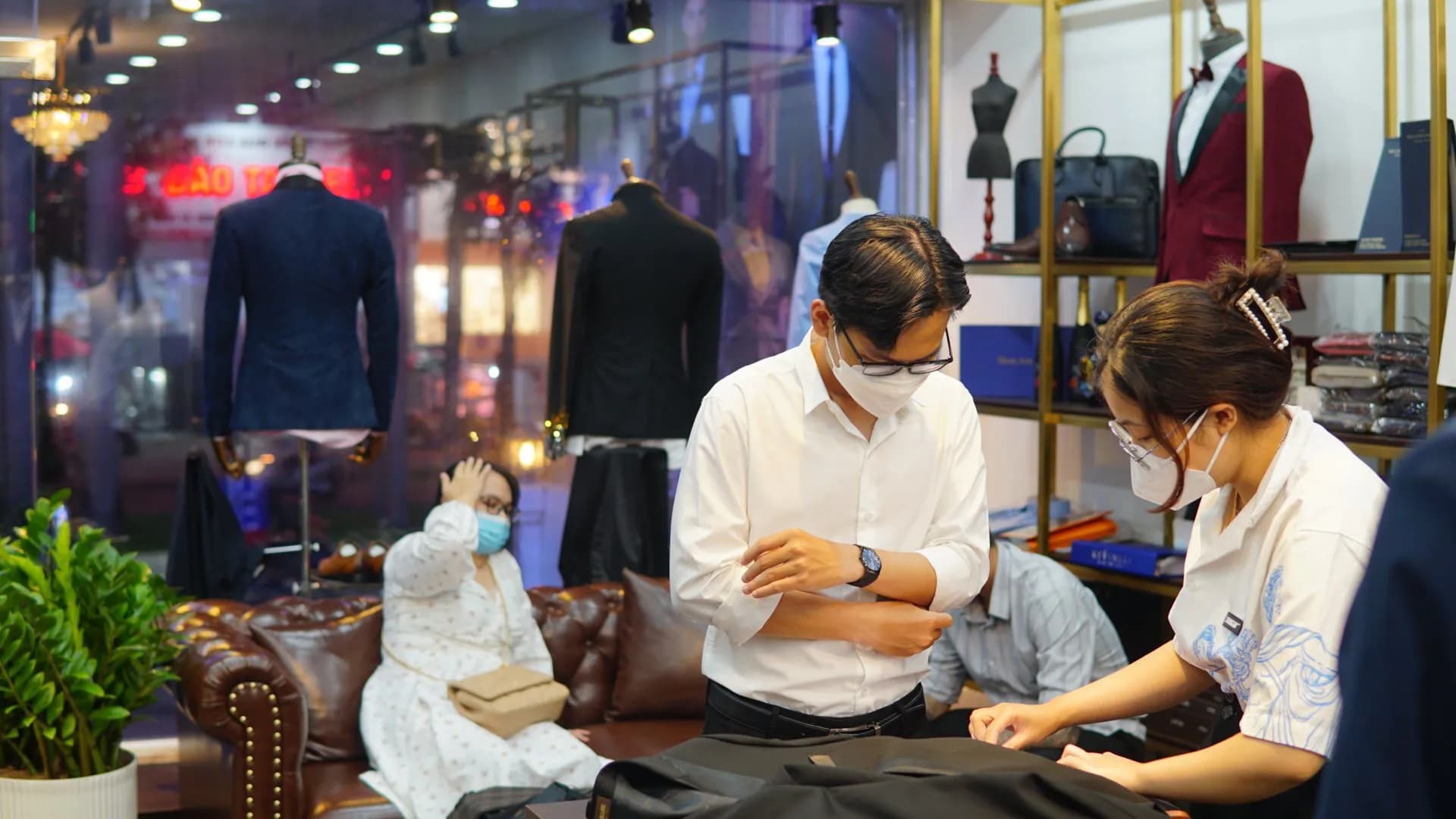 Phóng sự tại showroom — Mon Amie