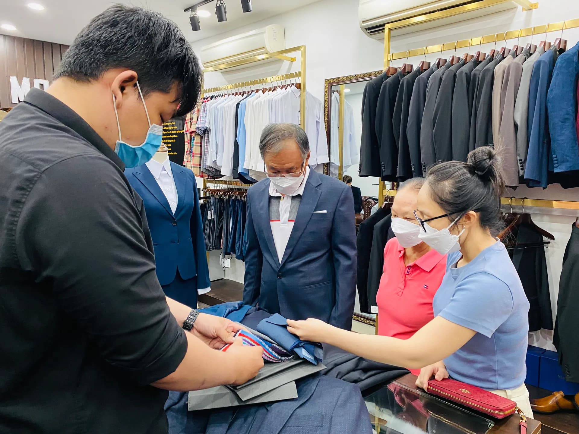 Phóng sự tại showroom — Mon Amie
