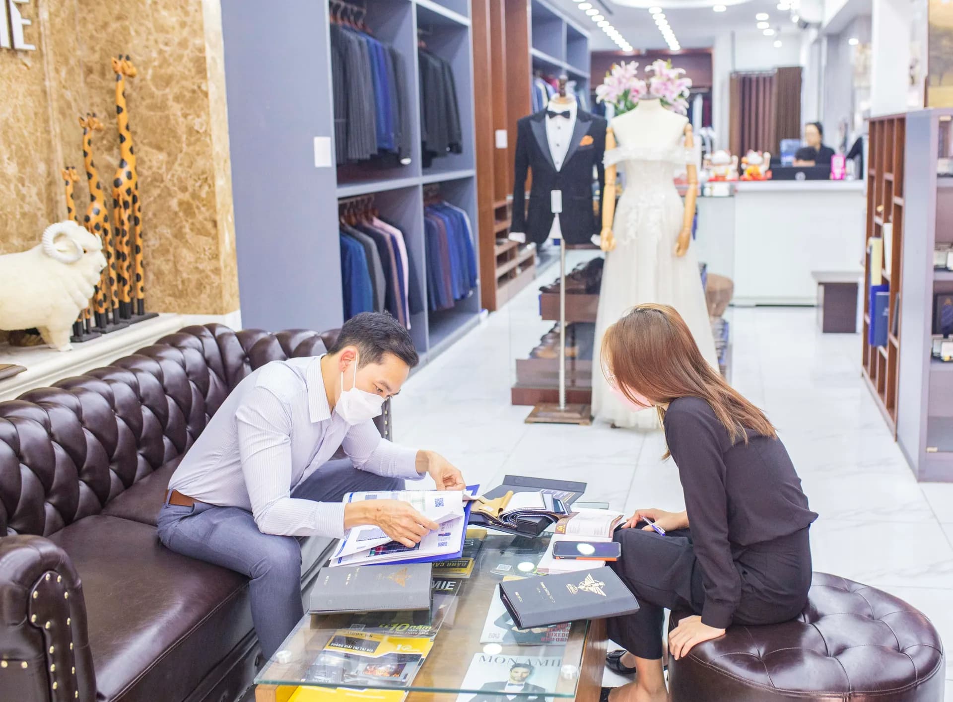 Phóng sự tại showroom — Mon Amie