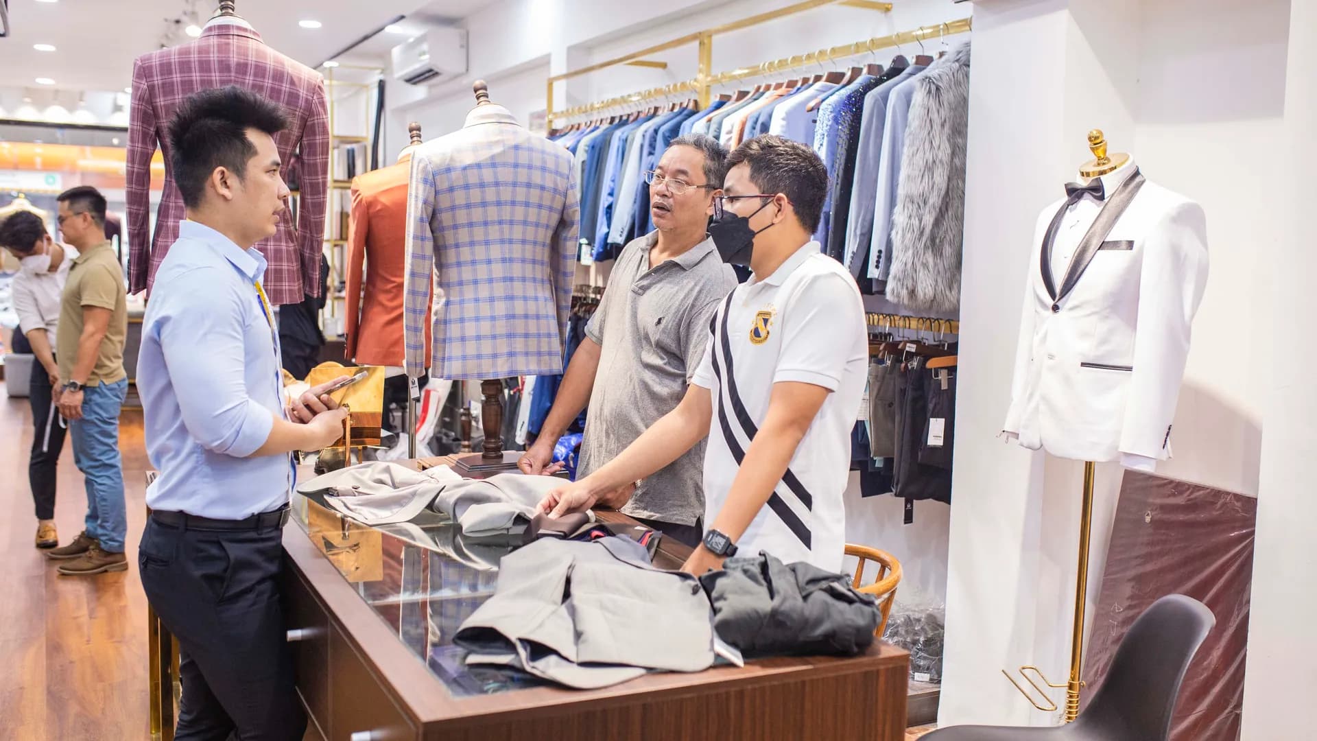 Phóng sự tại showroom — Mon Amie