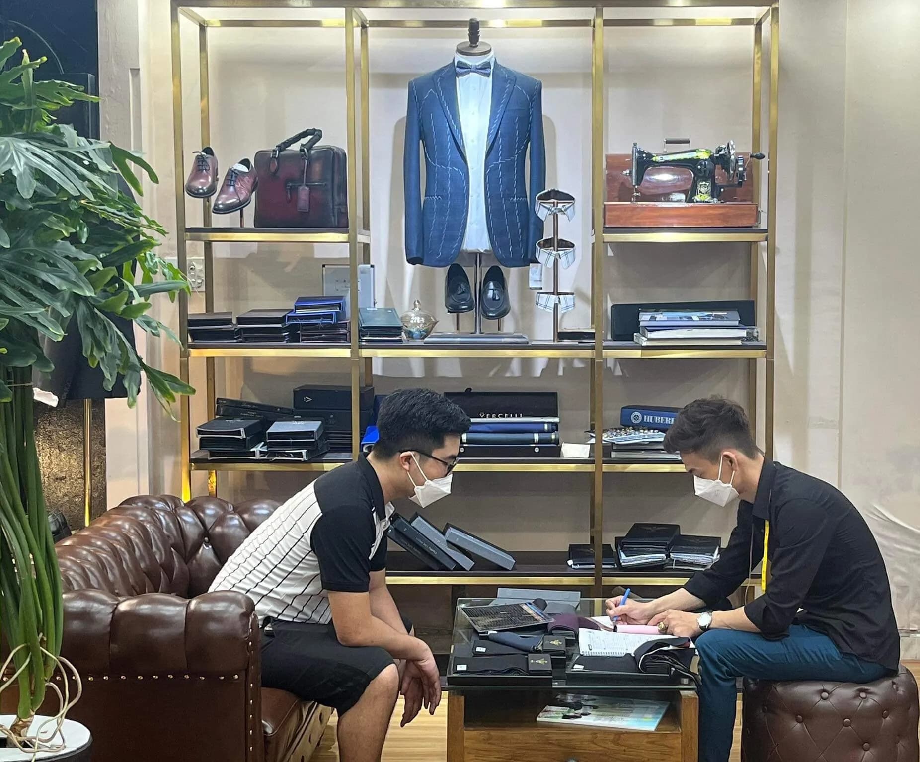 Phóng sự tại showroom — Mon Amie