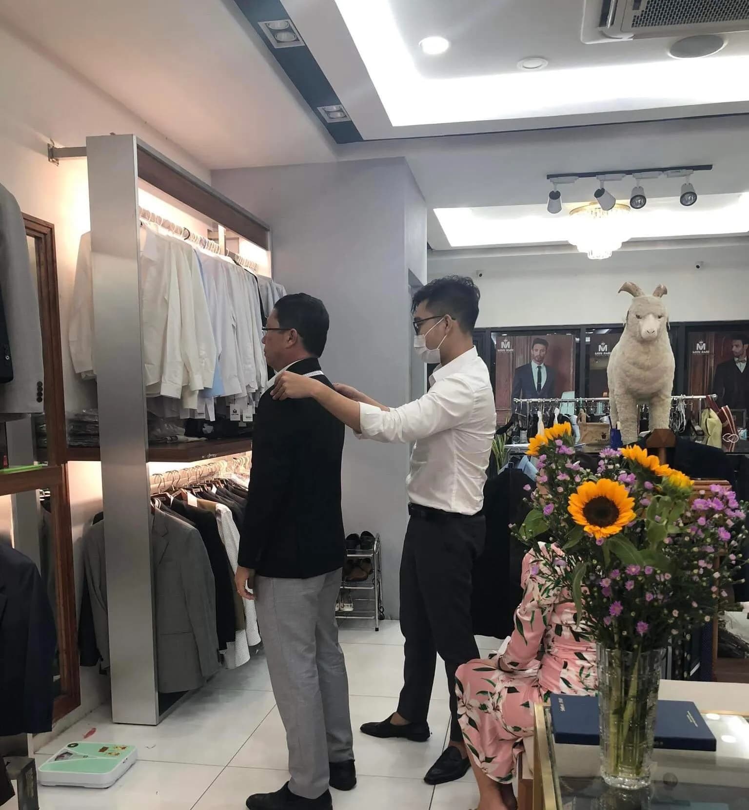 Phóng sự tại showroom — Mon Amie