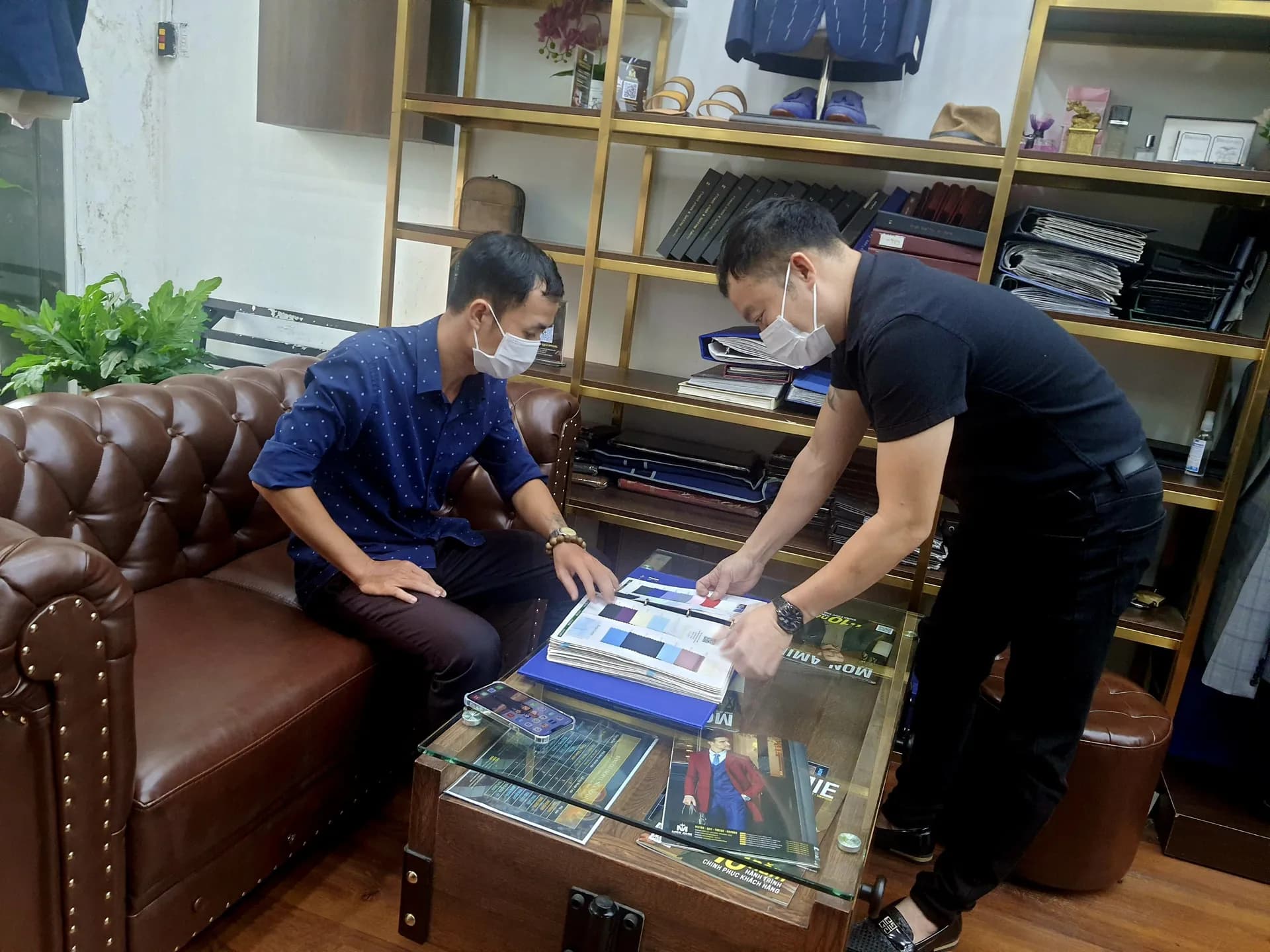 Phóng sự tại showroom — Mon Amie