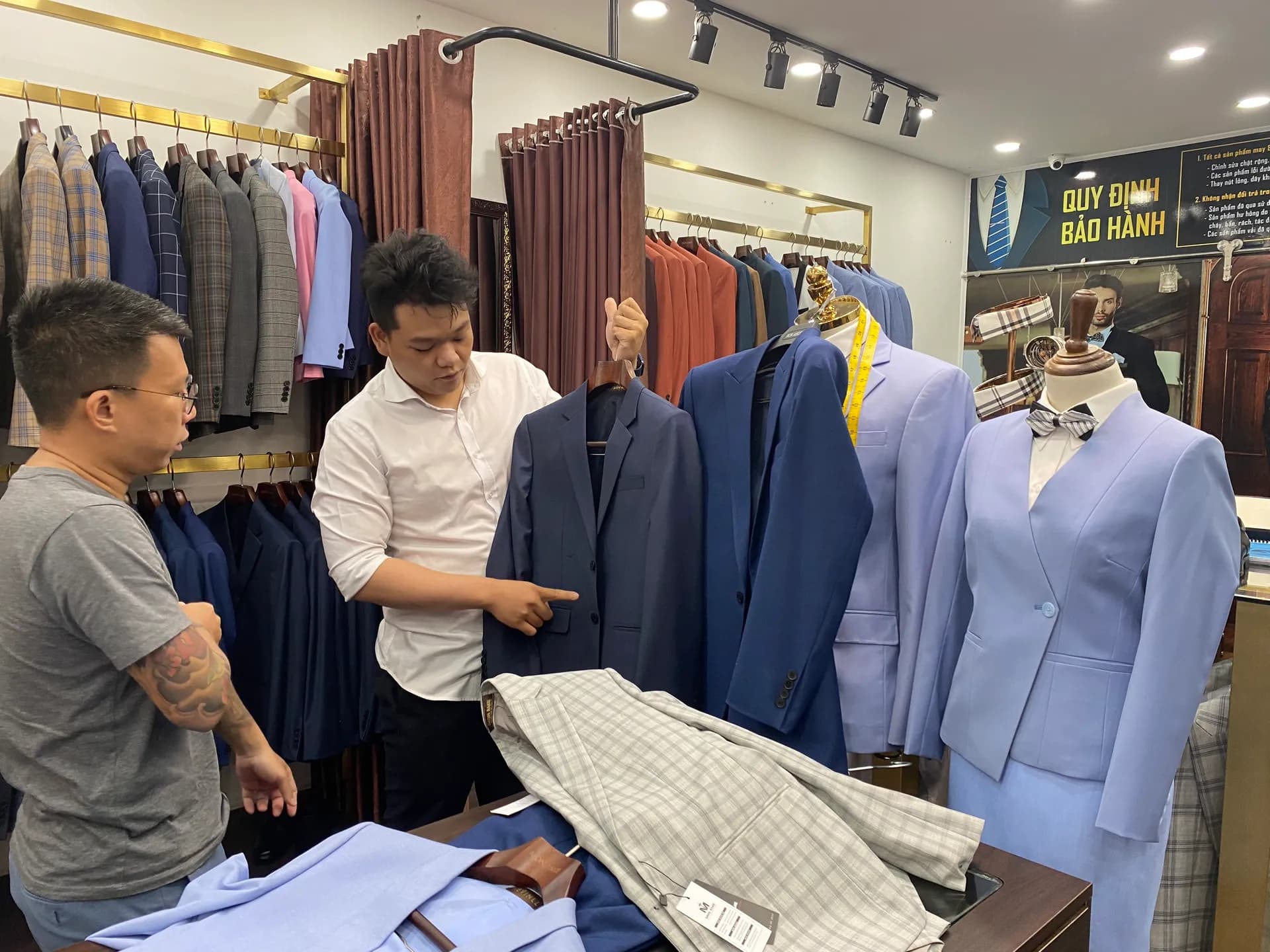 Phóng sự tại showroom — Mon Amie