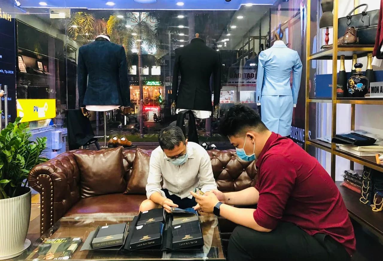 Phóng sự tại showroom — Mon Amie
