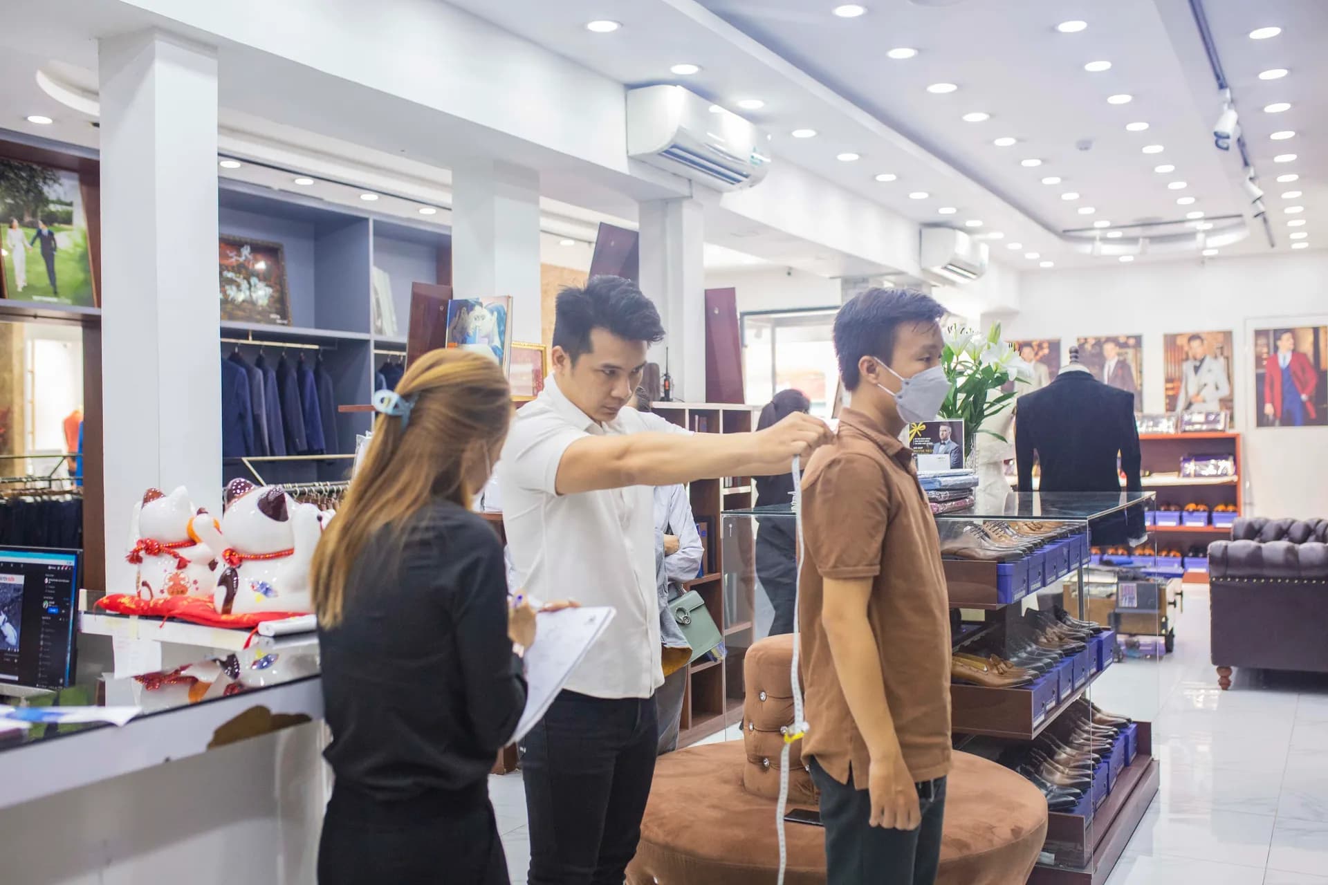 Phóng sự tại showroom — Mon Amie