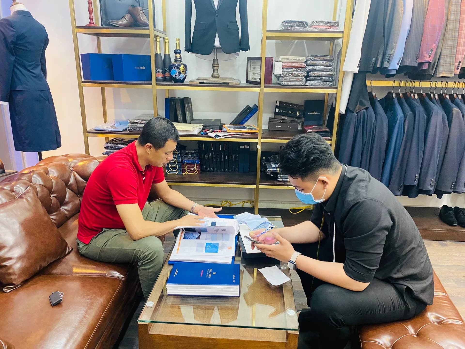 Phóng sự tại showroom — Mon Amie