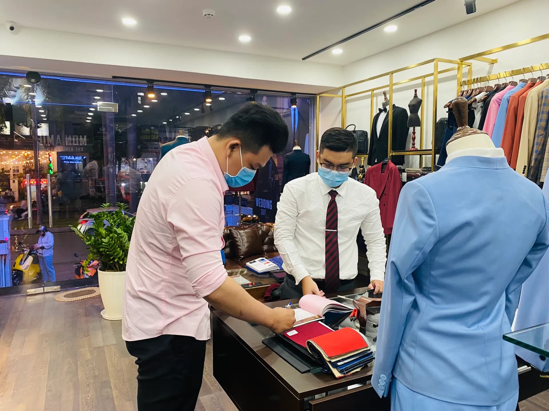 Phóng sự tại showroom — Mon Amie
