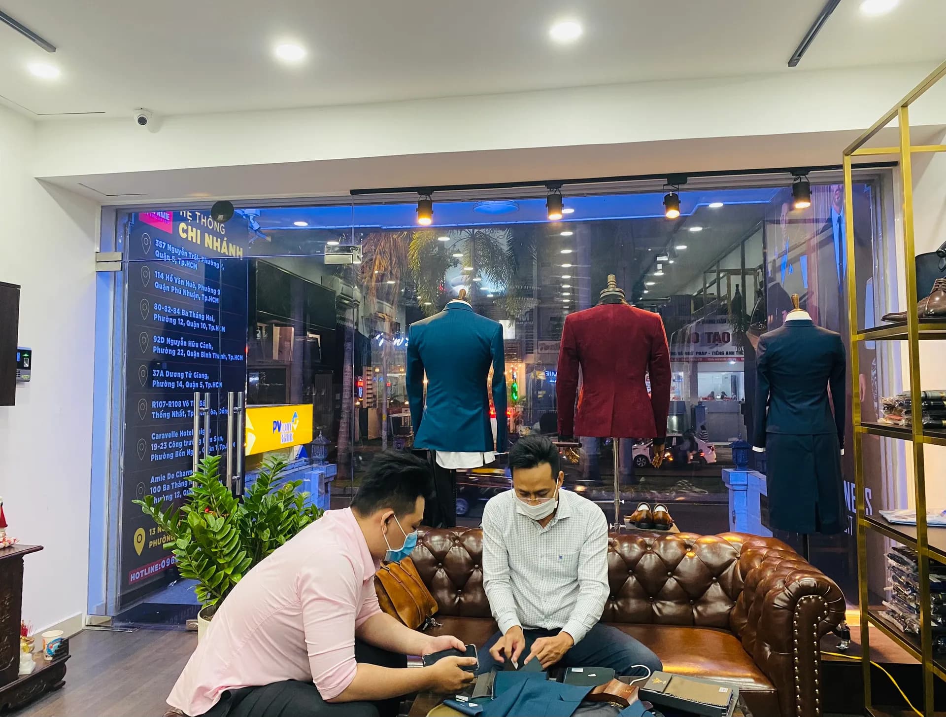 Phóng sự tại showroom — Mon Amie