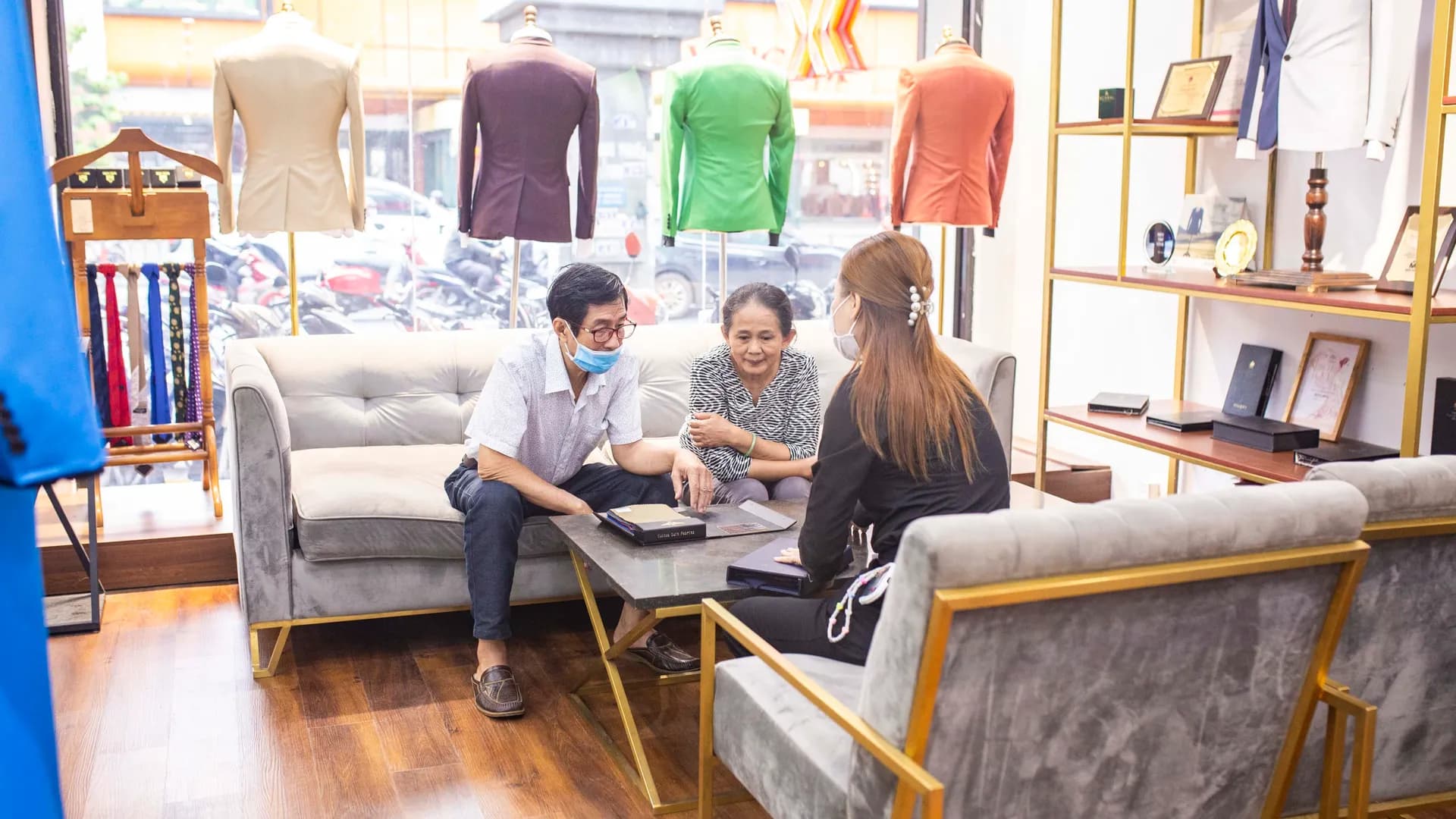 Phóng sự tại showroom — Mon Amie