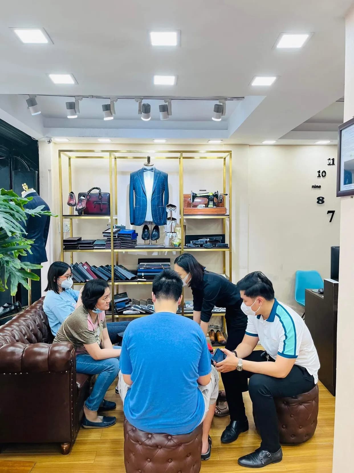 Phóng sự tại showroom — Mon Amie