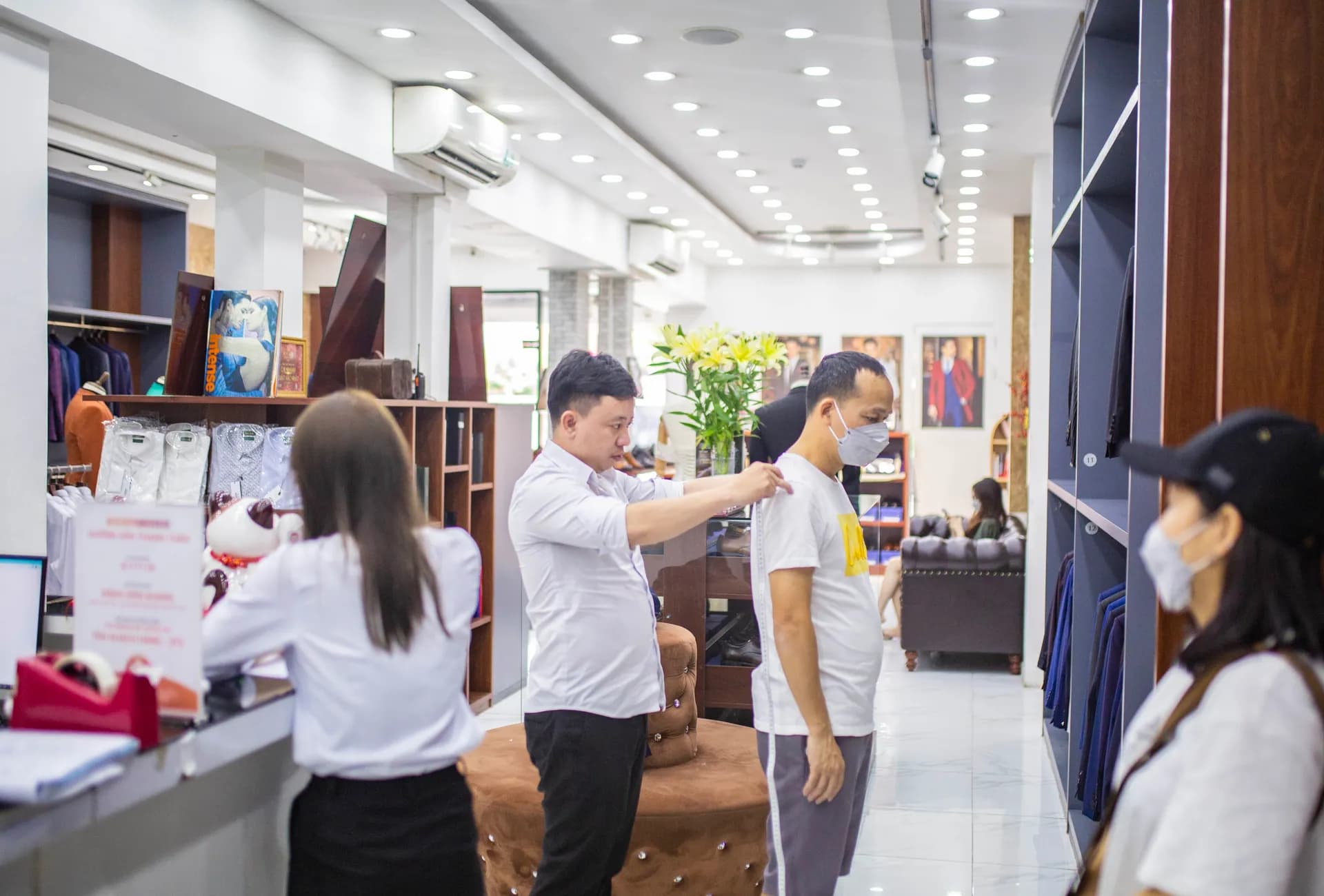 Phóng sự tại showroom — Mon Amie