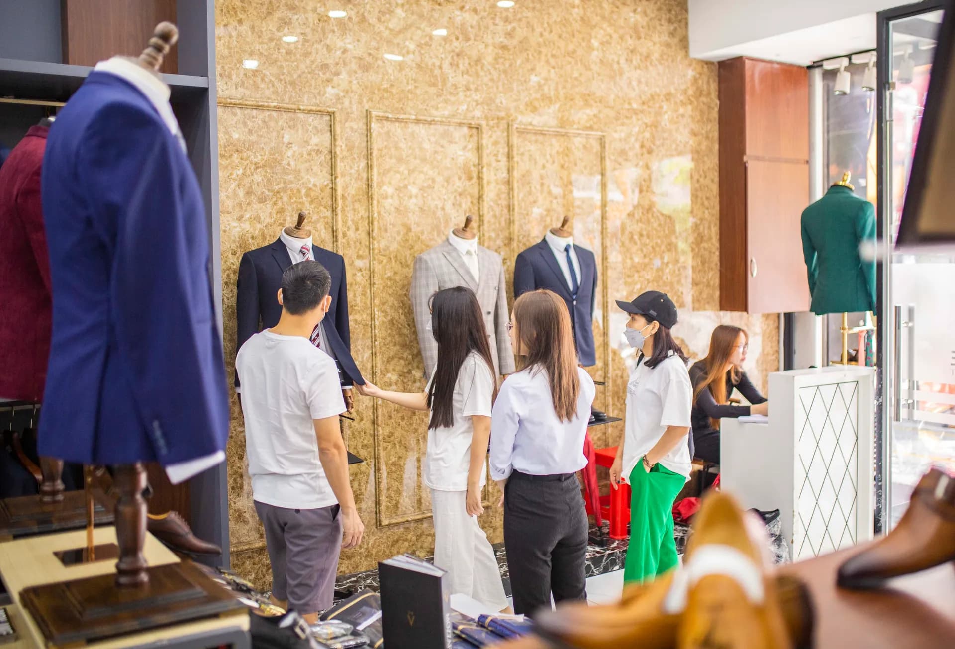 Phóng sự tại showroom — Mon Amie