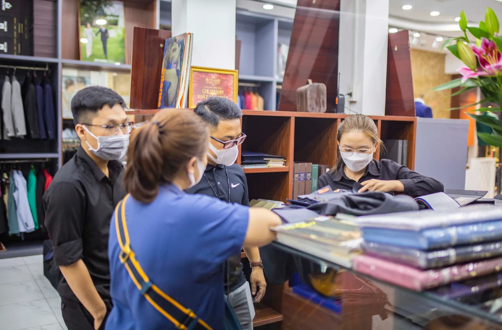 Phóng sự tại showroom — Mon Amie