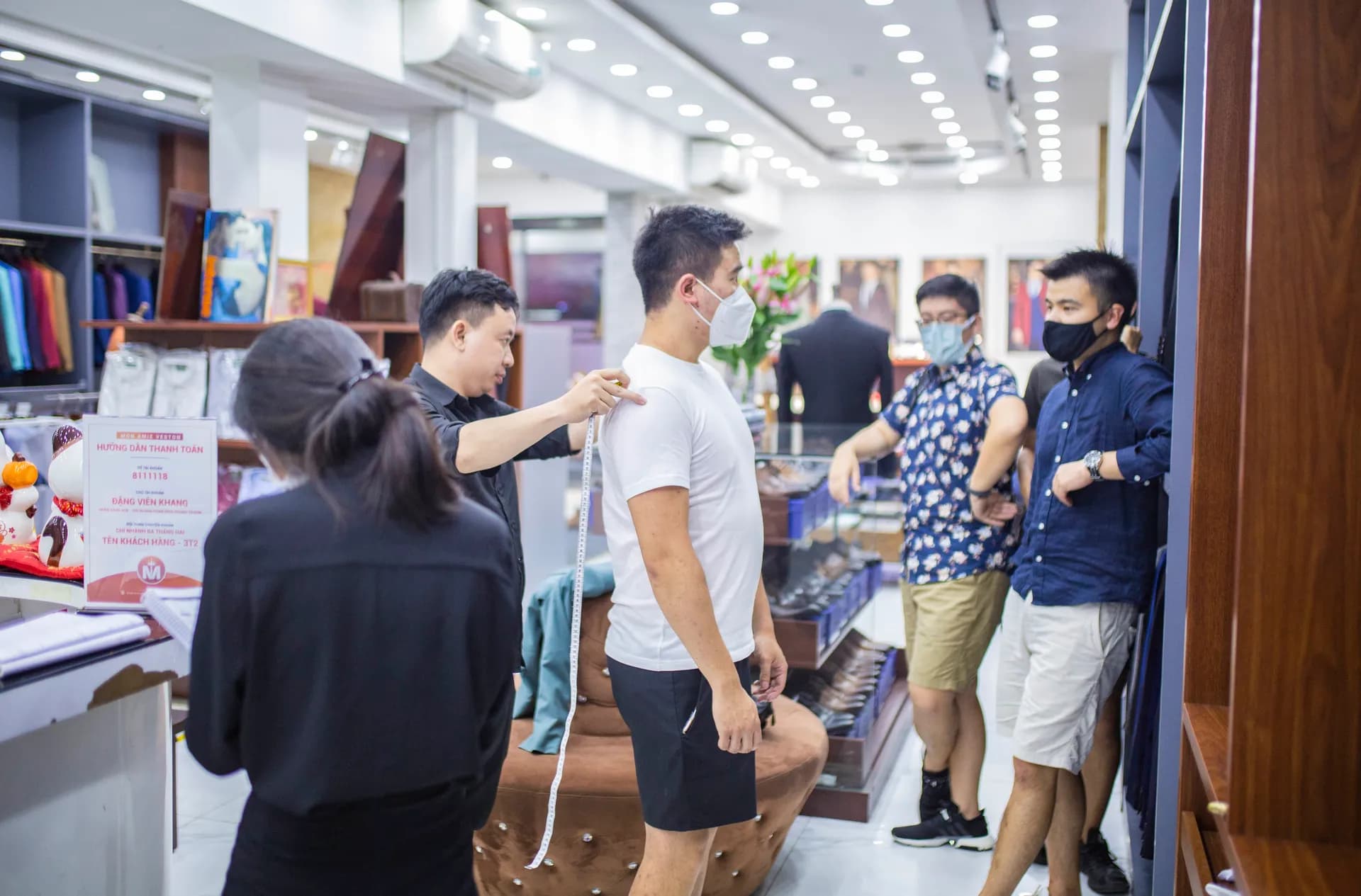 Phóng sự tại showroom — Mon Amie
