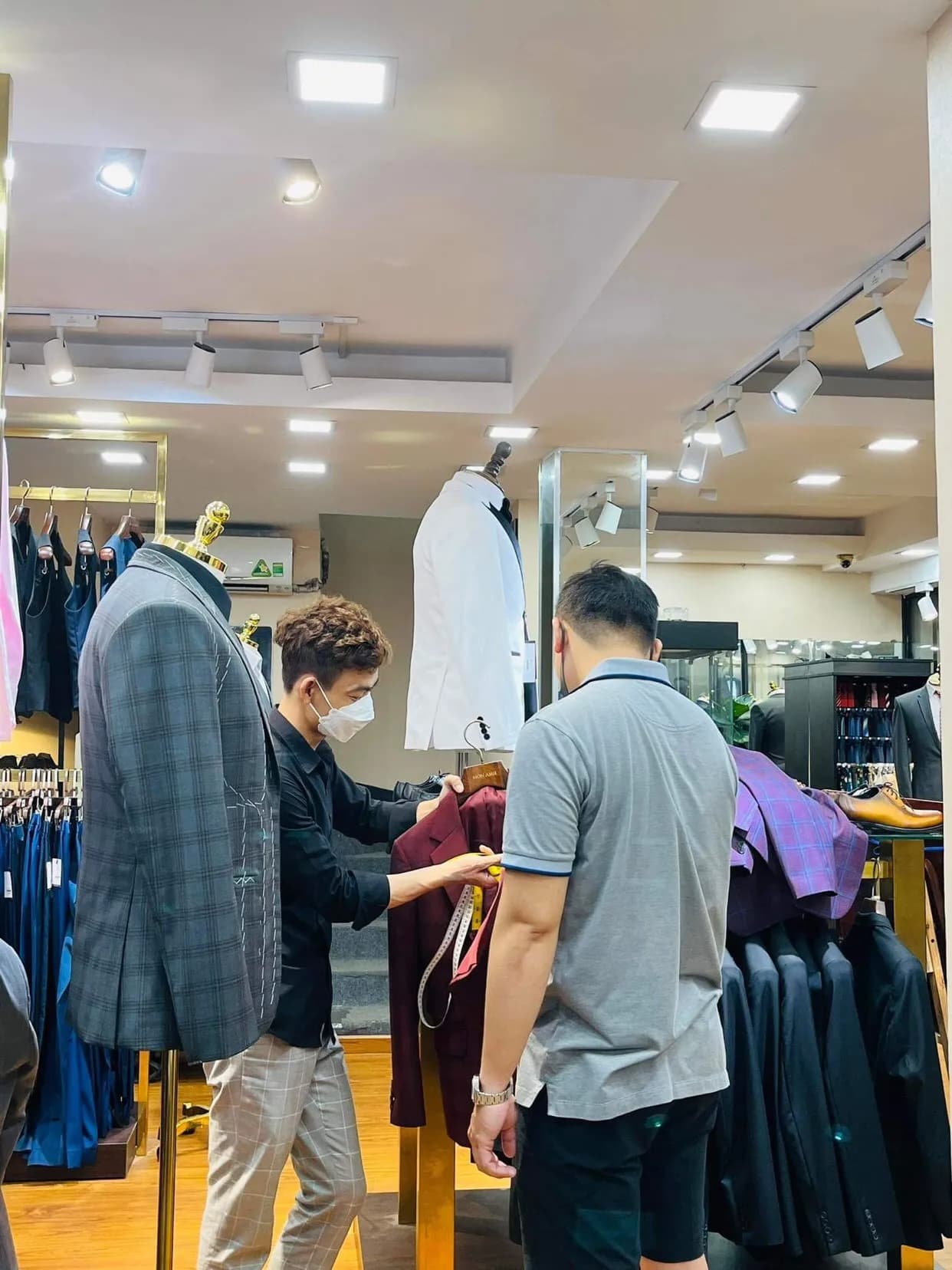 Phóng sự tại showroom — Mon Amie