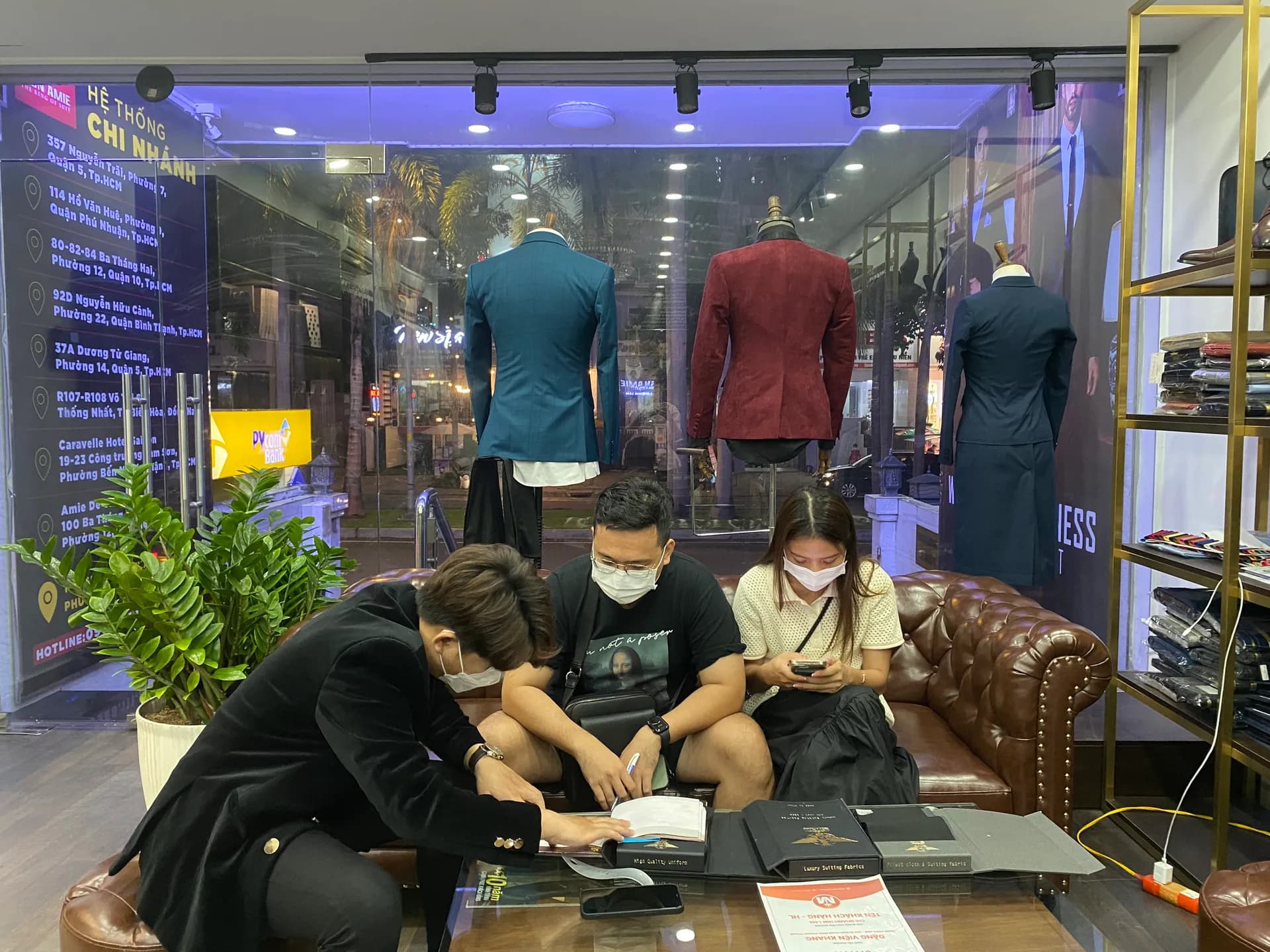 Phóng sự tại showroom — Mon Amie