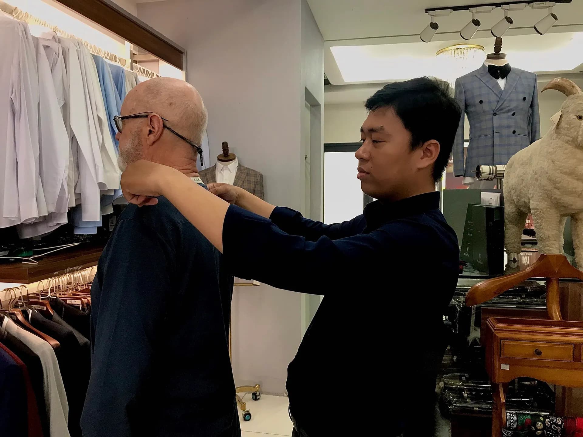 Phóng sự tại showroom — Mon Amie