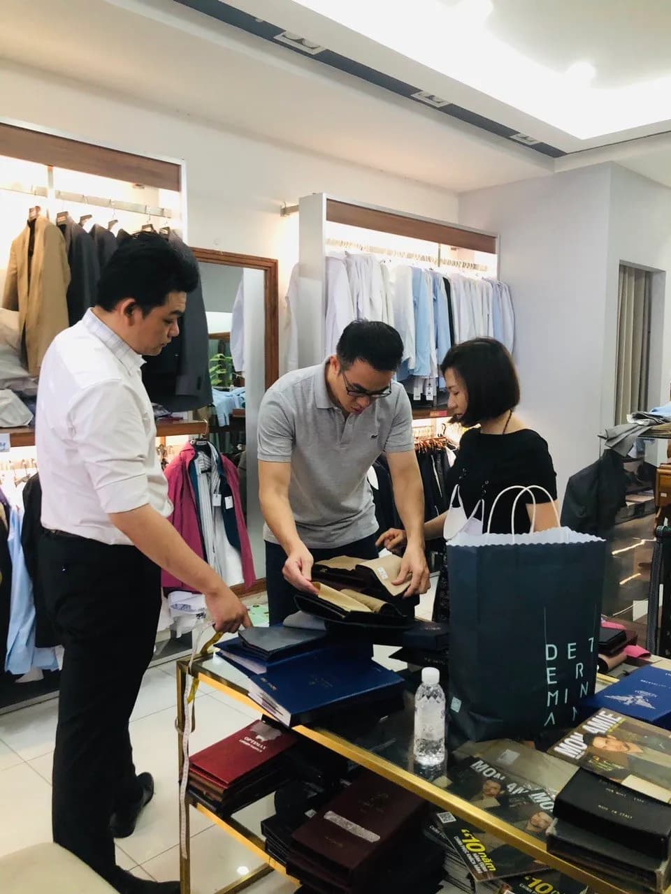 Phóng sự tại showroom — Mon Amie
